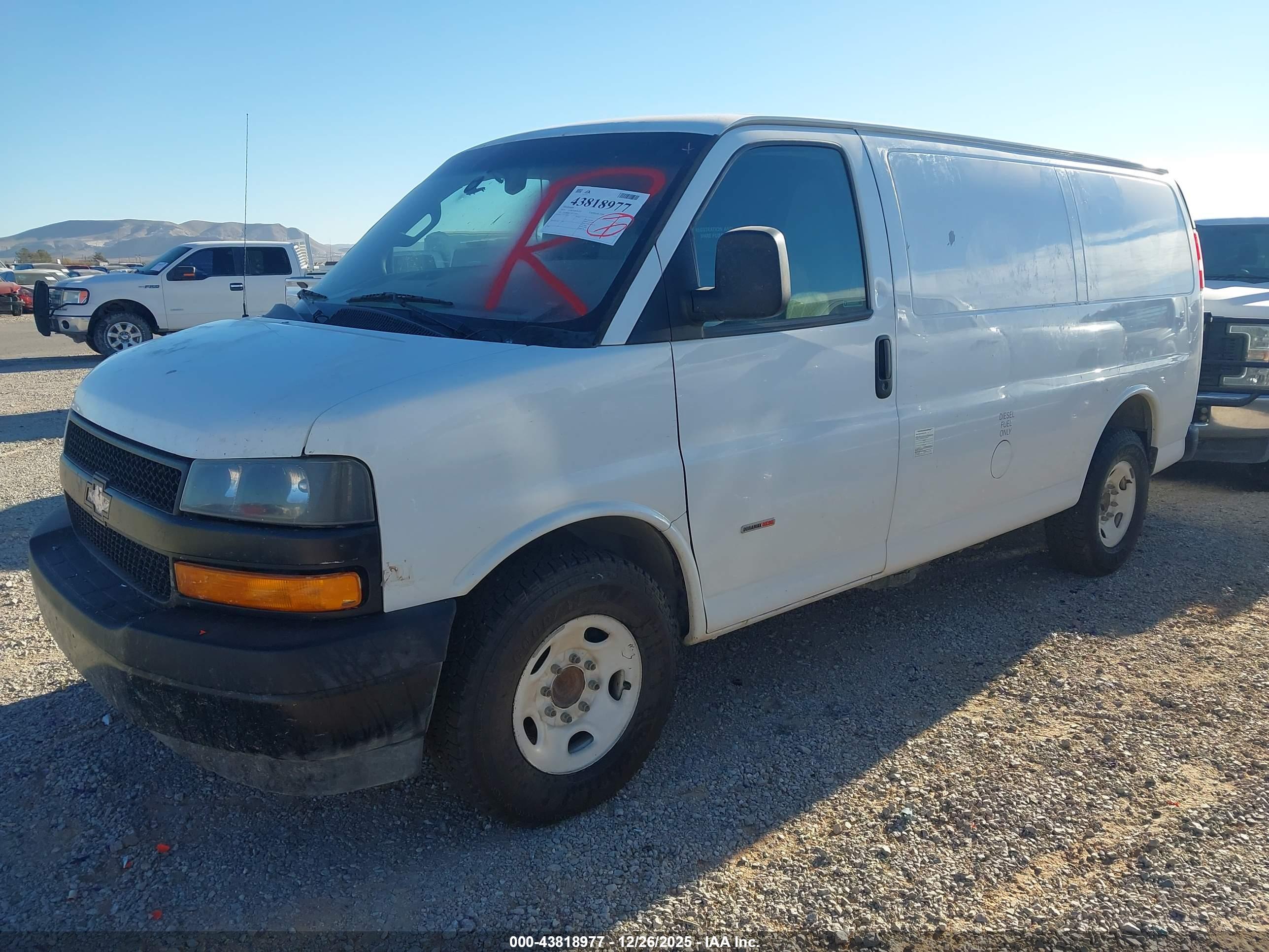 CHEVROLET EXPRESS image 2