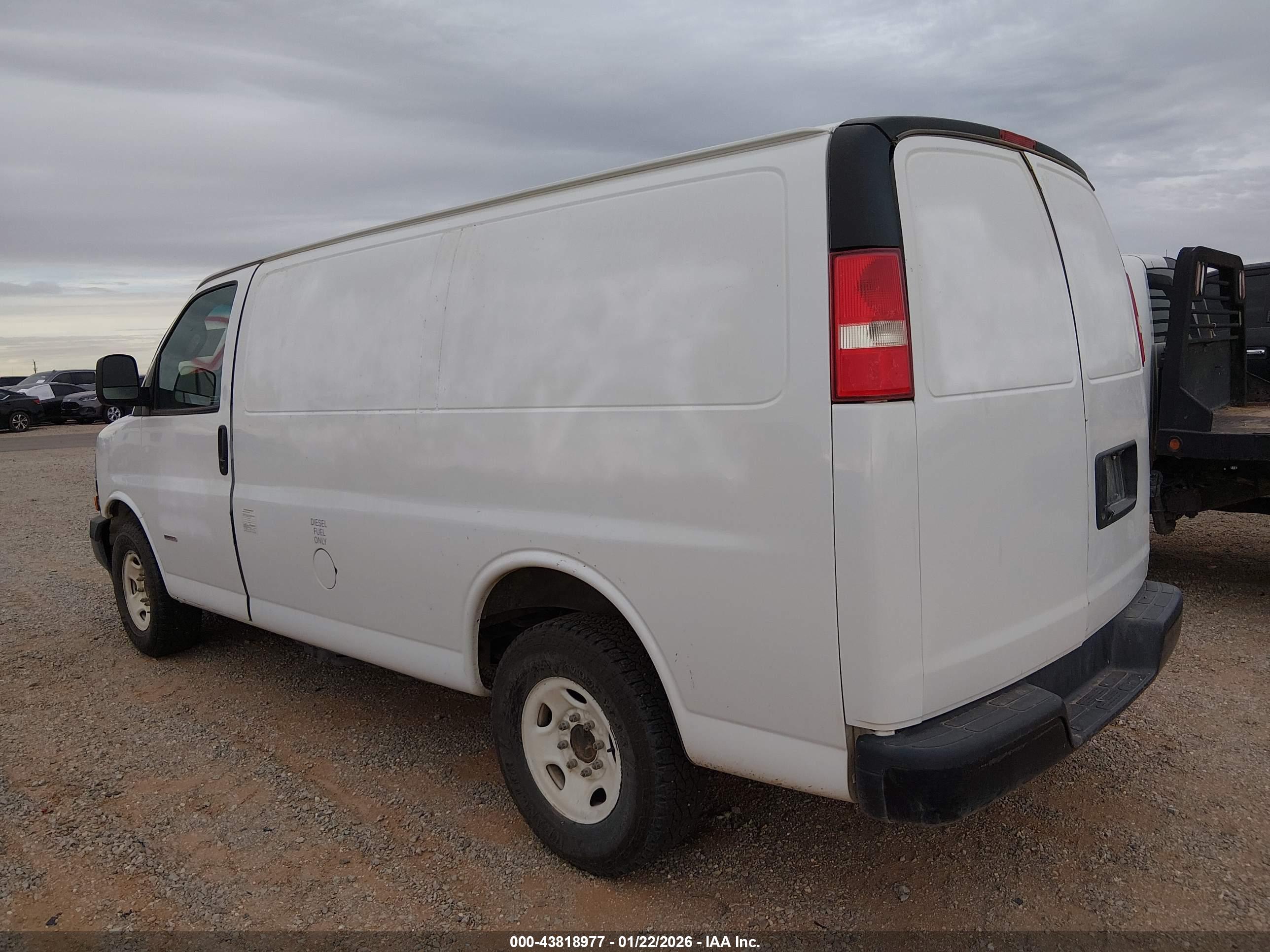 CHEVROLET EXPRESS image 3