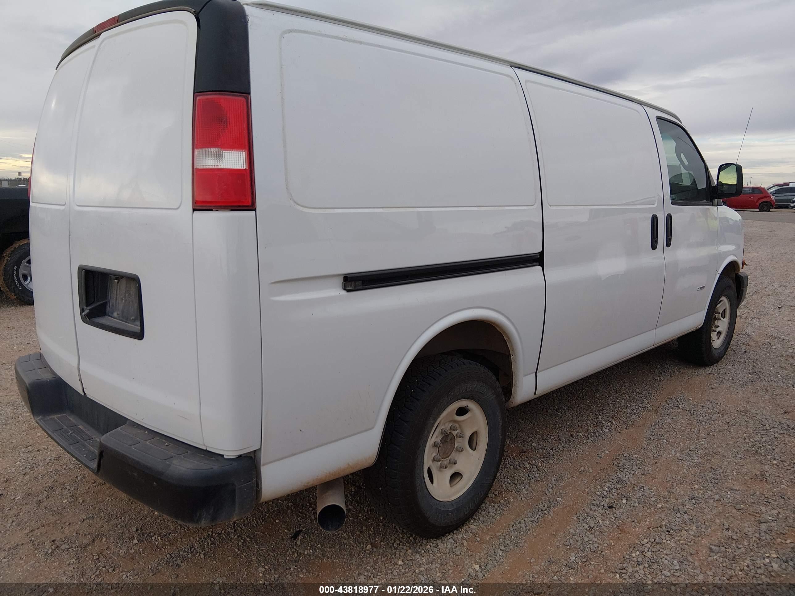 CHEVROLET EXPRESS image 4