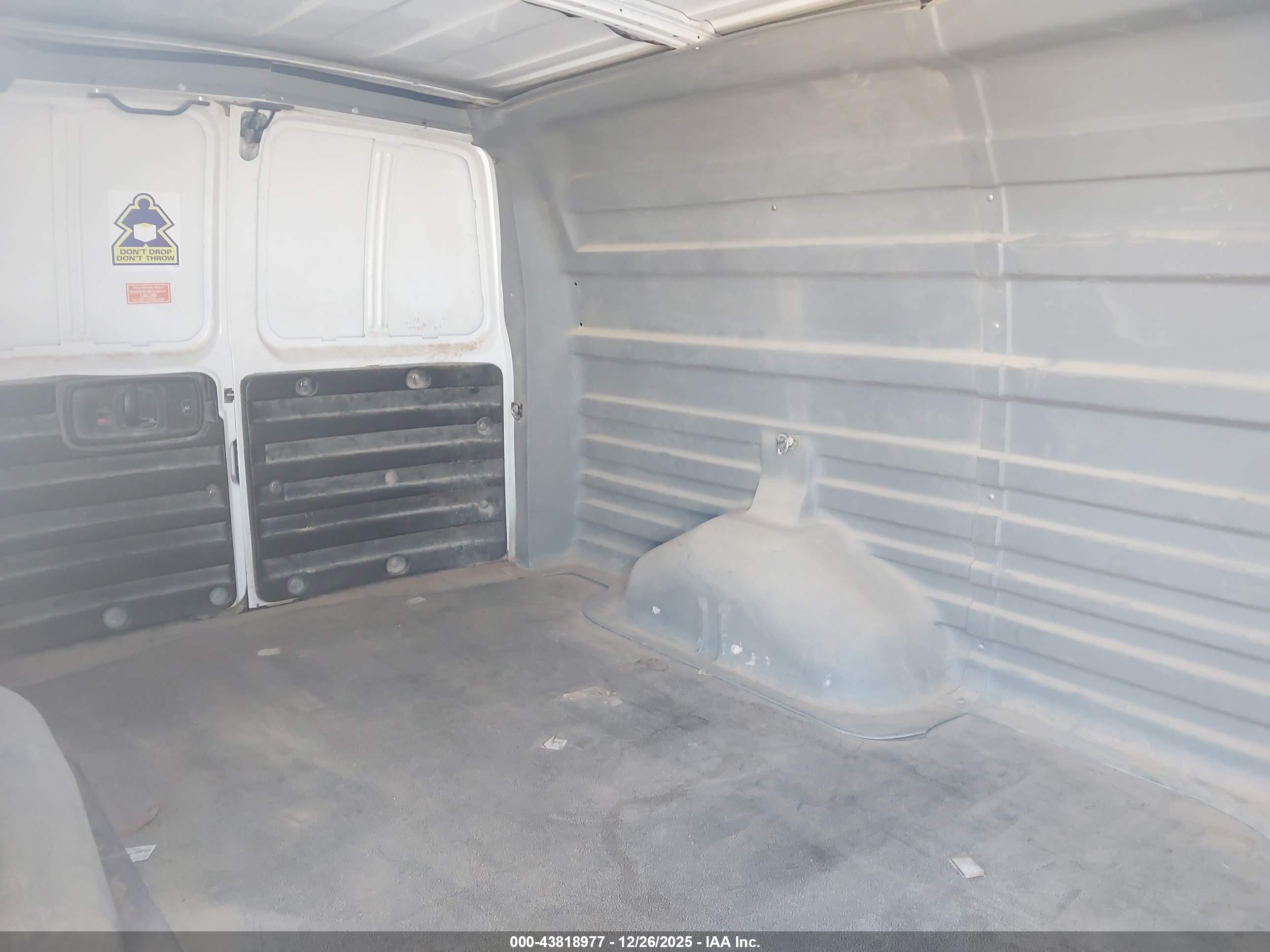 CHEVROLET EXPRESS image 5