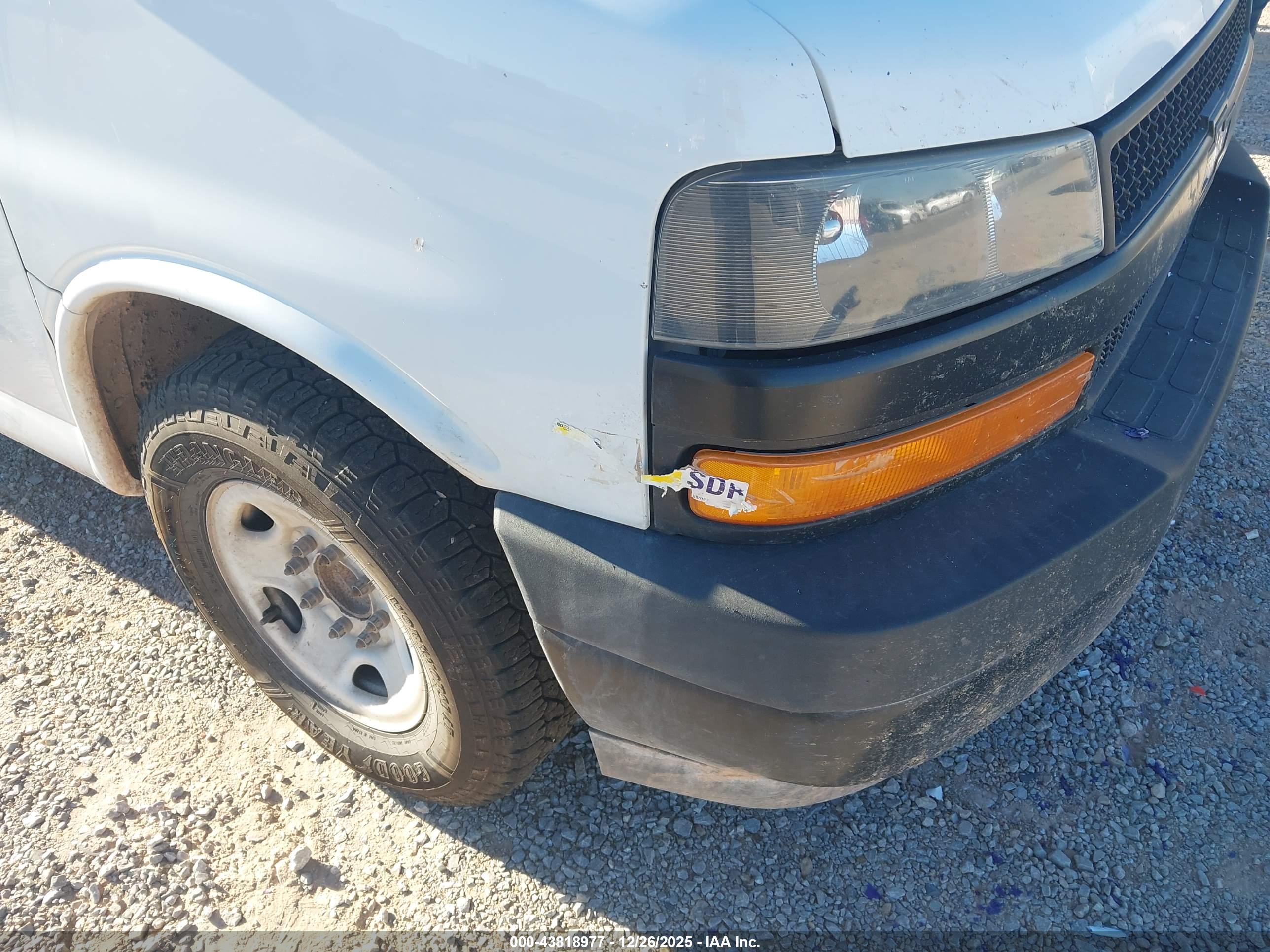 CHEVROLET EXPRESS image 6