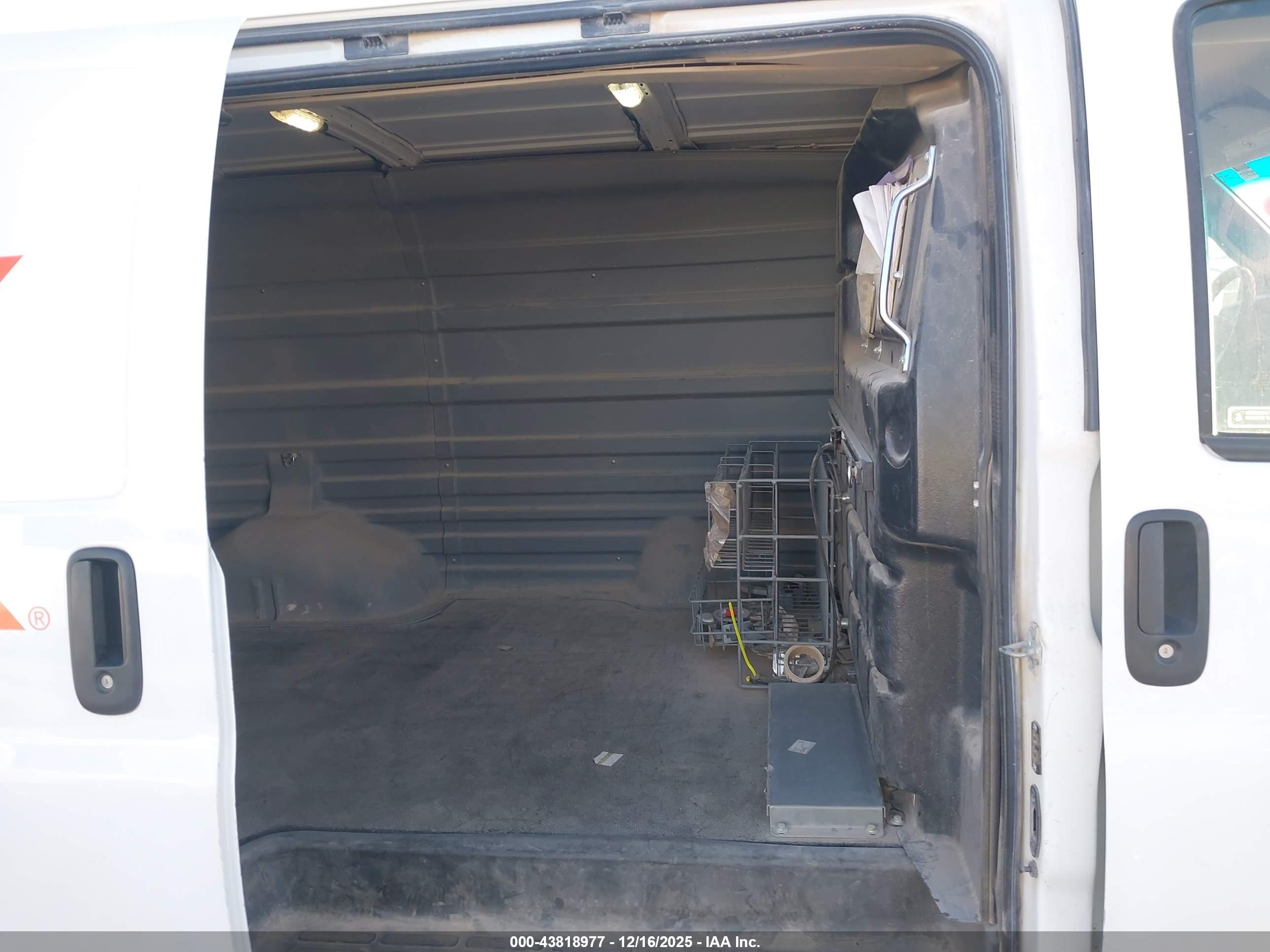 CHEVROLET EXPRESS image 8