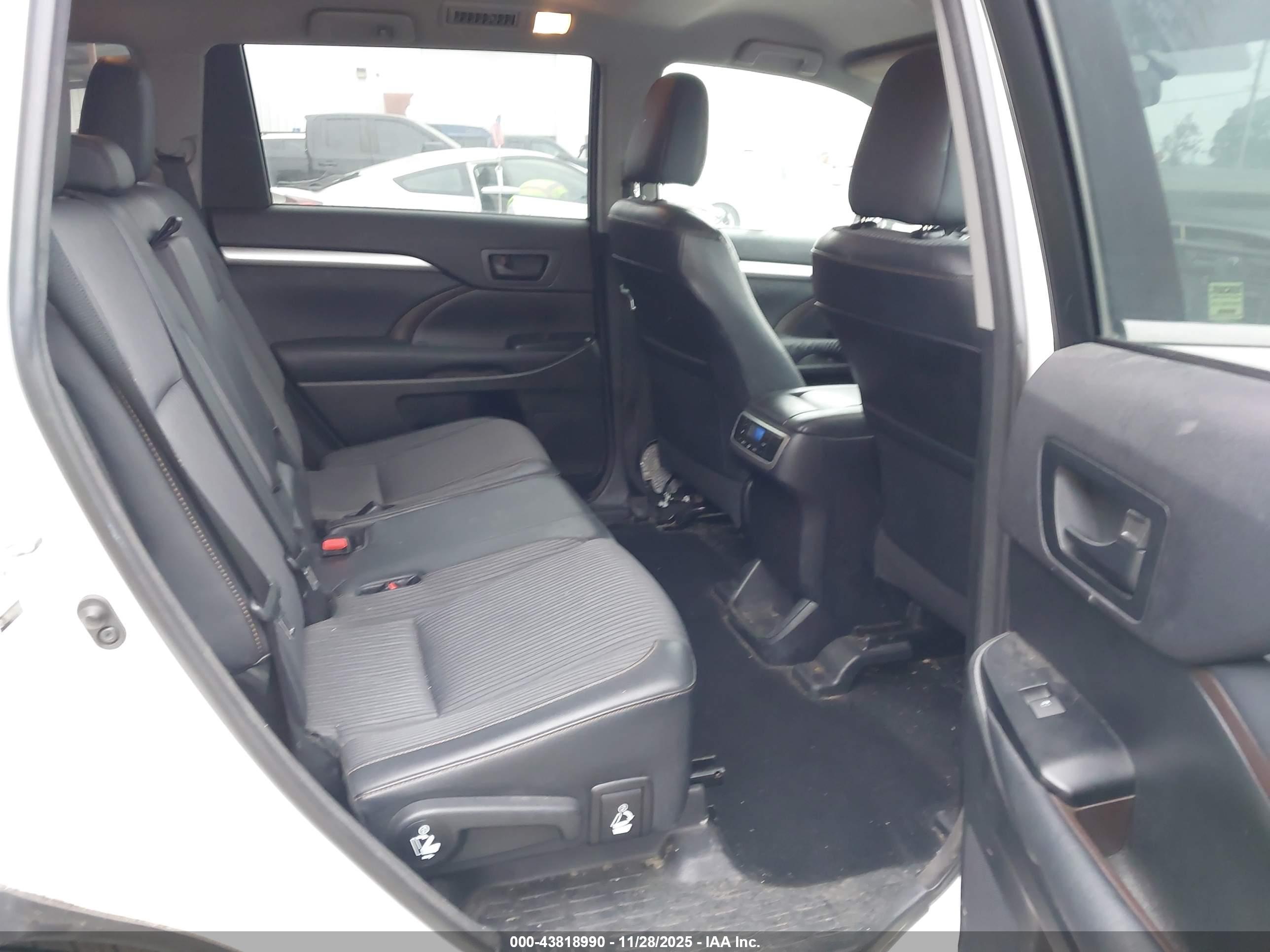TOYOTA HIGHLANDER image 8