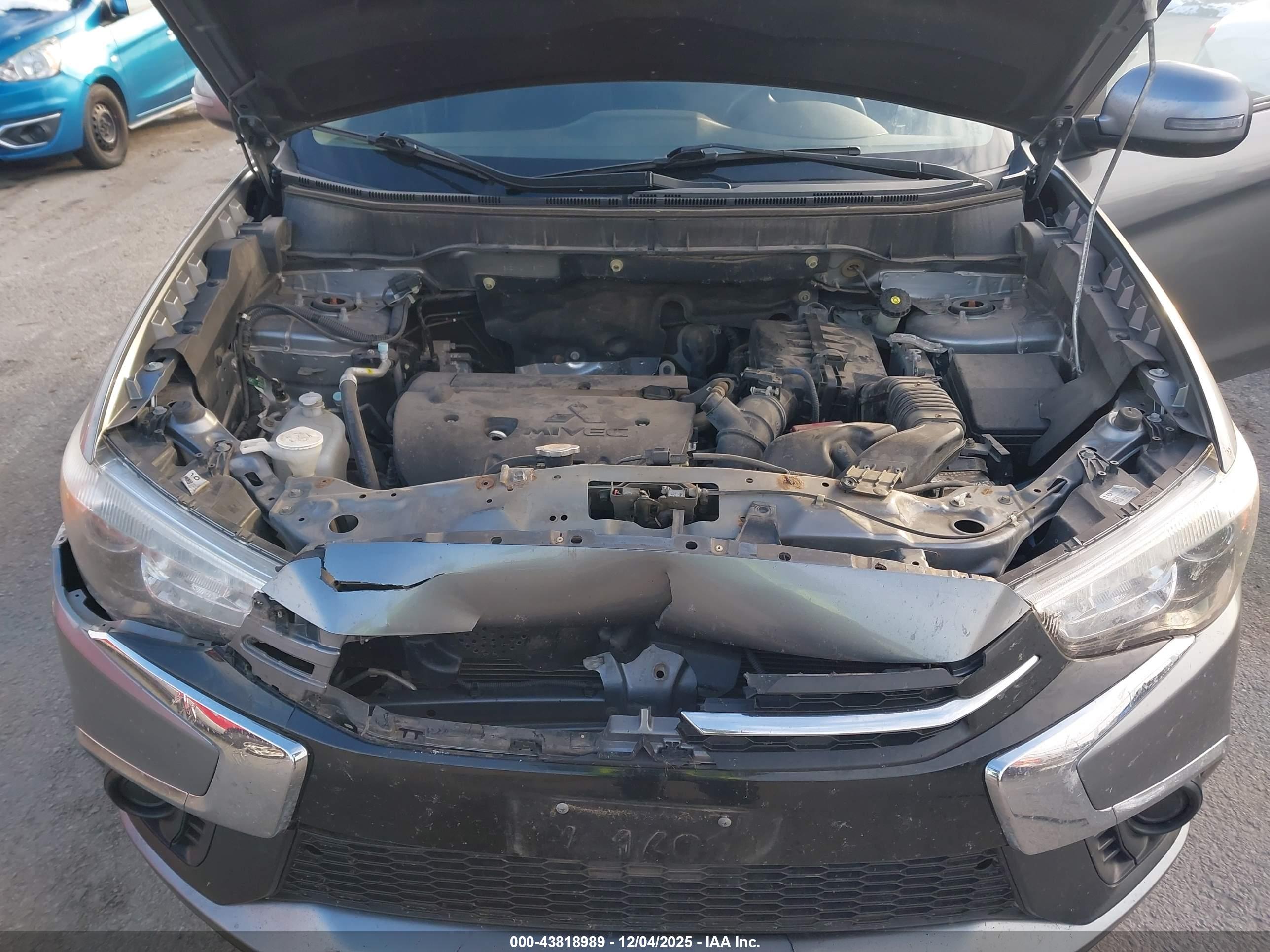 MITSUBISHI OUTLANDER image 10