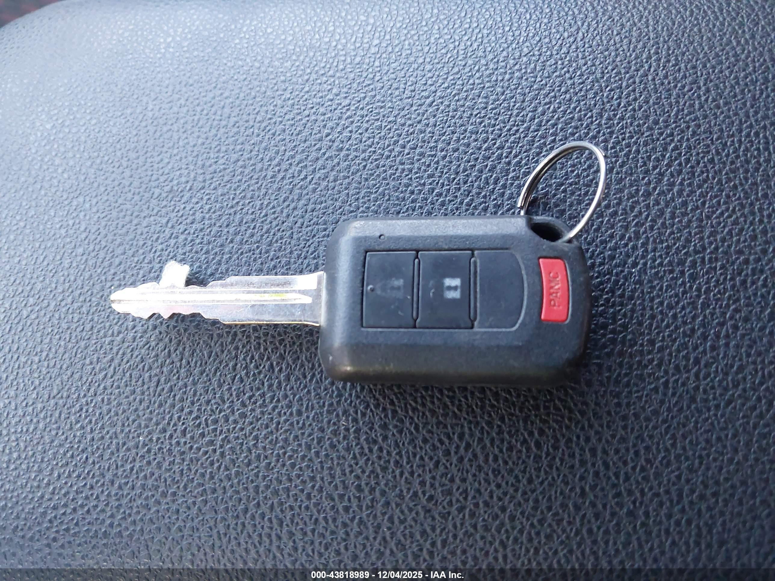 MITSUBISHI OUTLANDER image 11