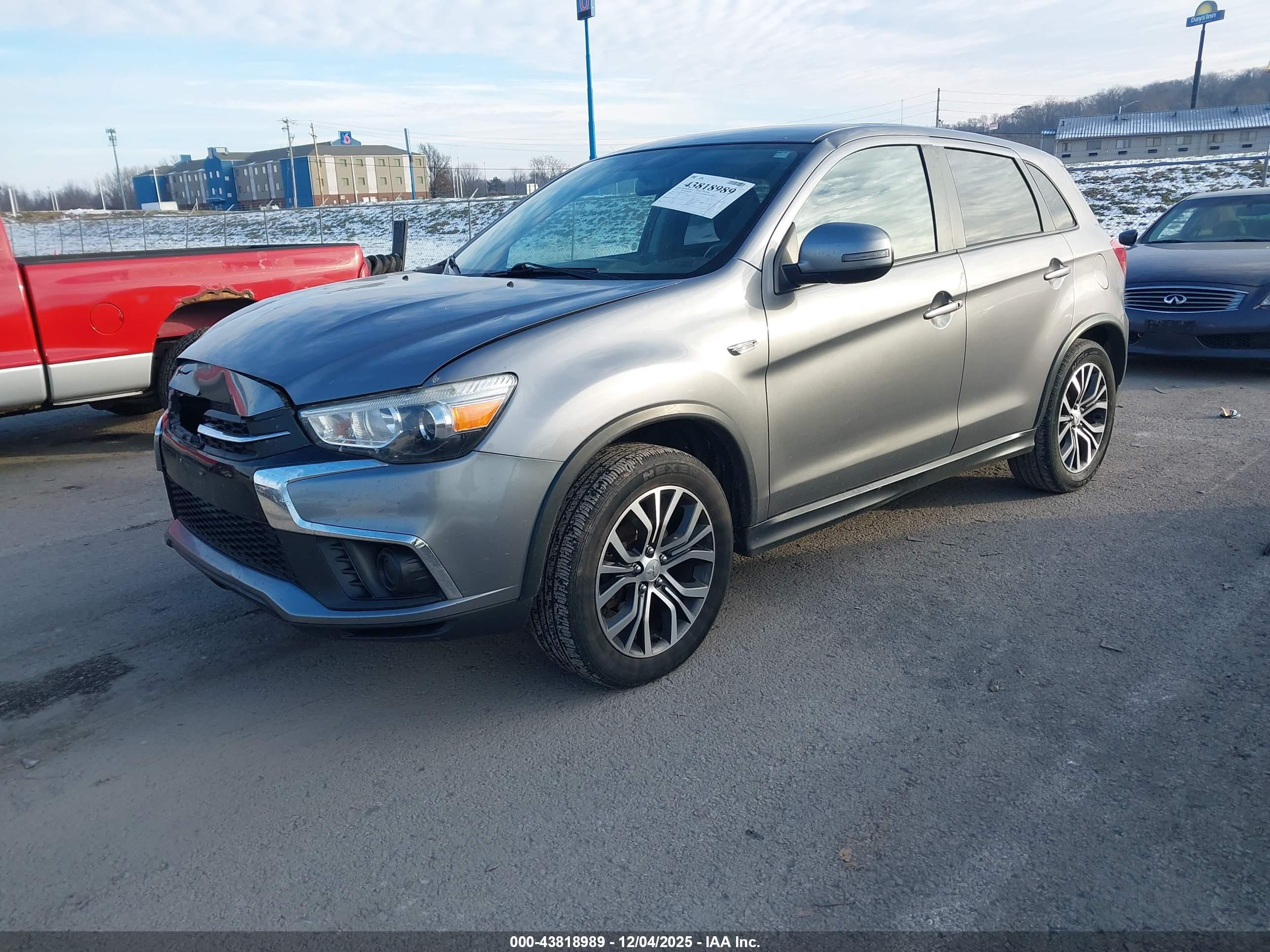 MITSUBISHI OUTLANDER image 2