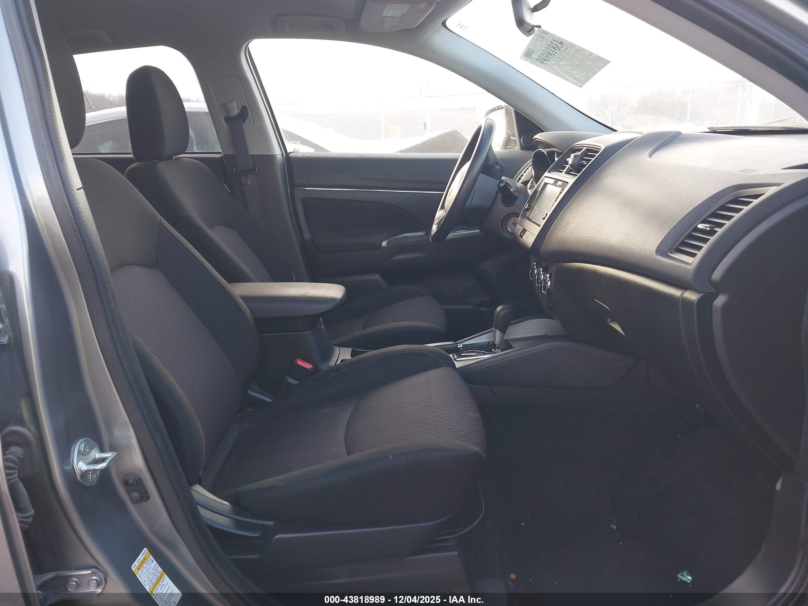 MITSUBISHI OUTLANDER image 5