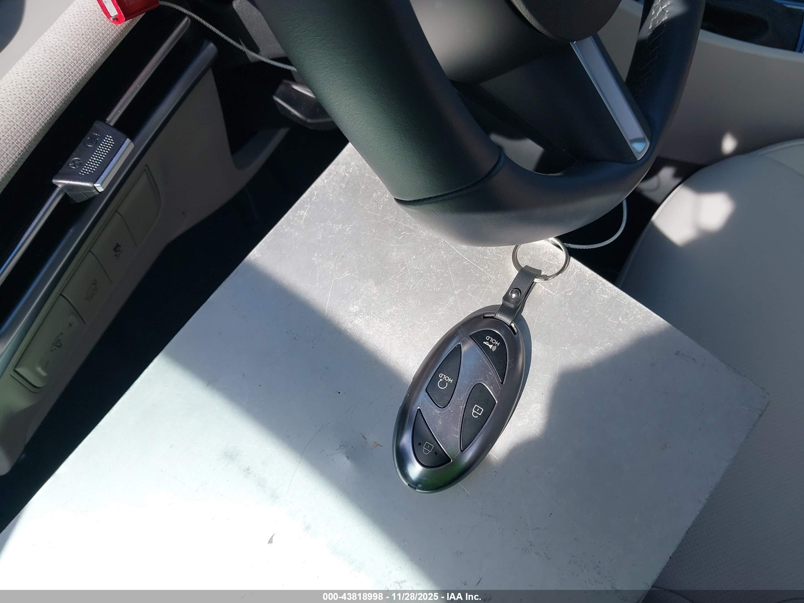 HYUNDAI TUCSON image 11