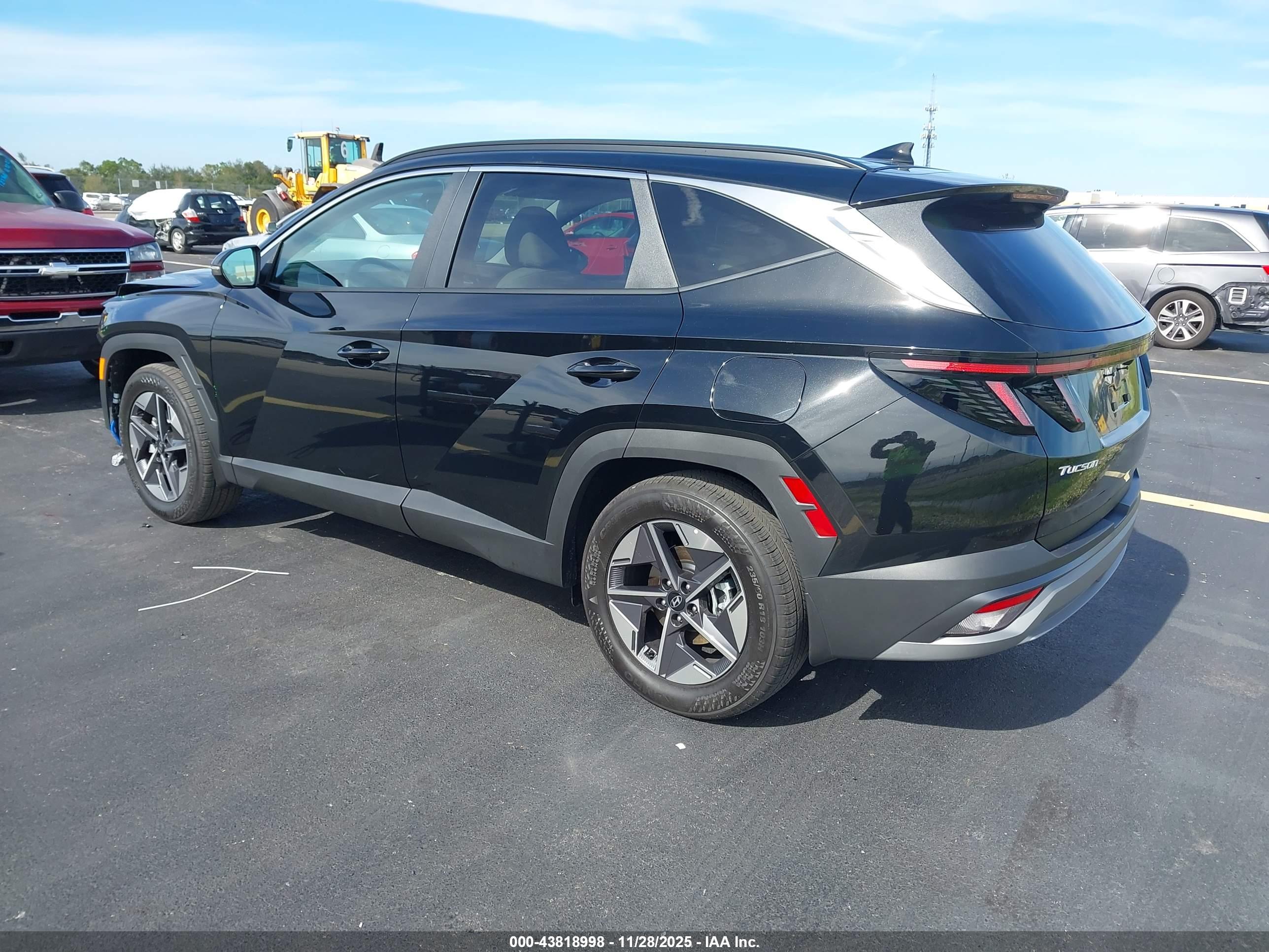 HYUNDAI TUCSON image 3
