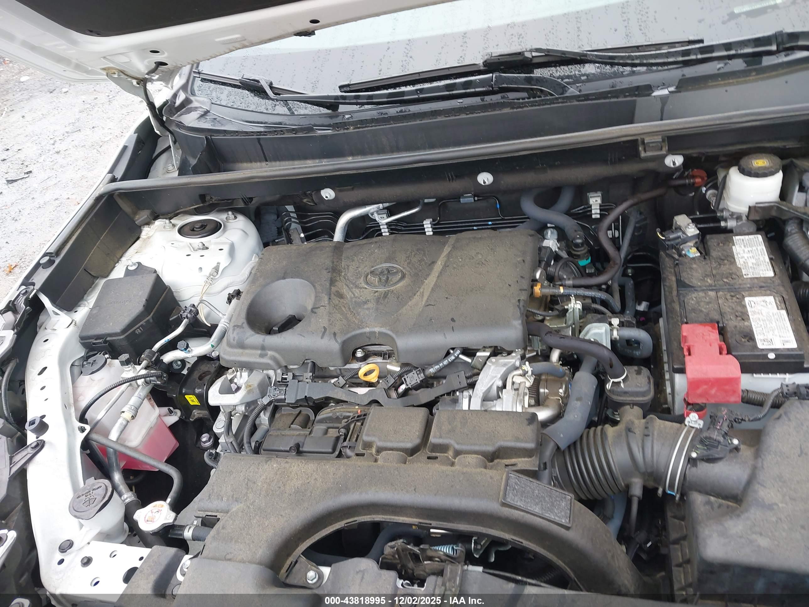 TOYOTA RAV4 image 10