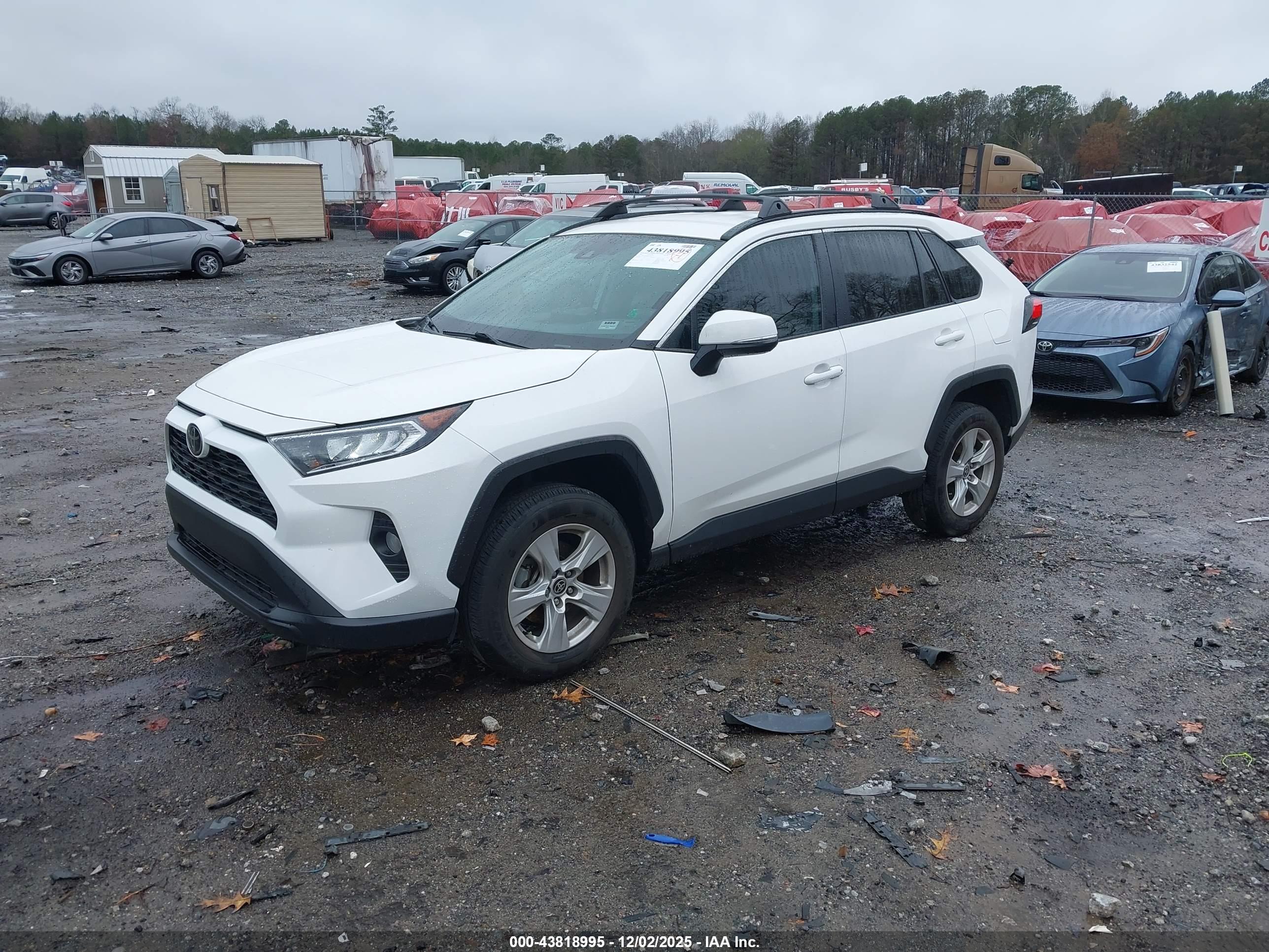 TOYOTA RAV4 image 2