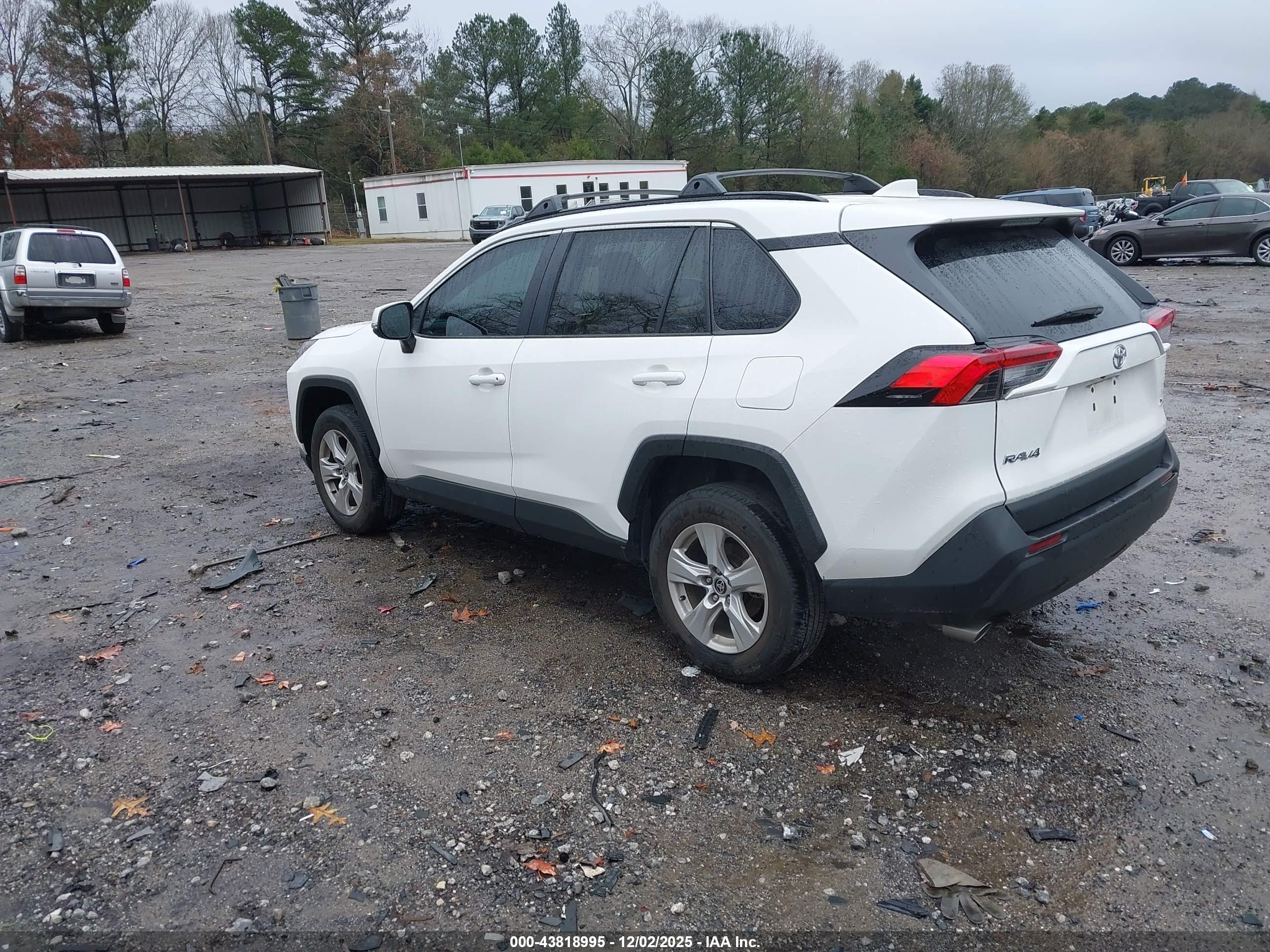 TOYOTA RAV4 image 3