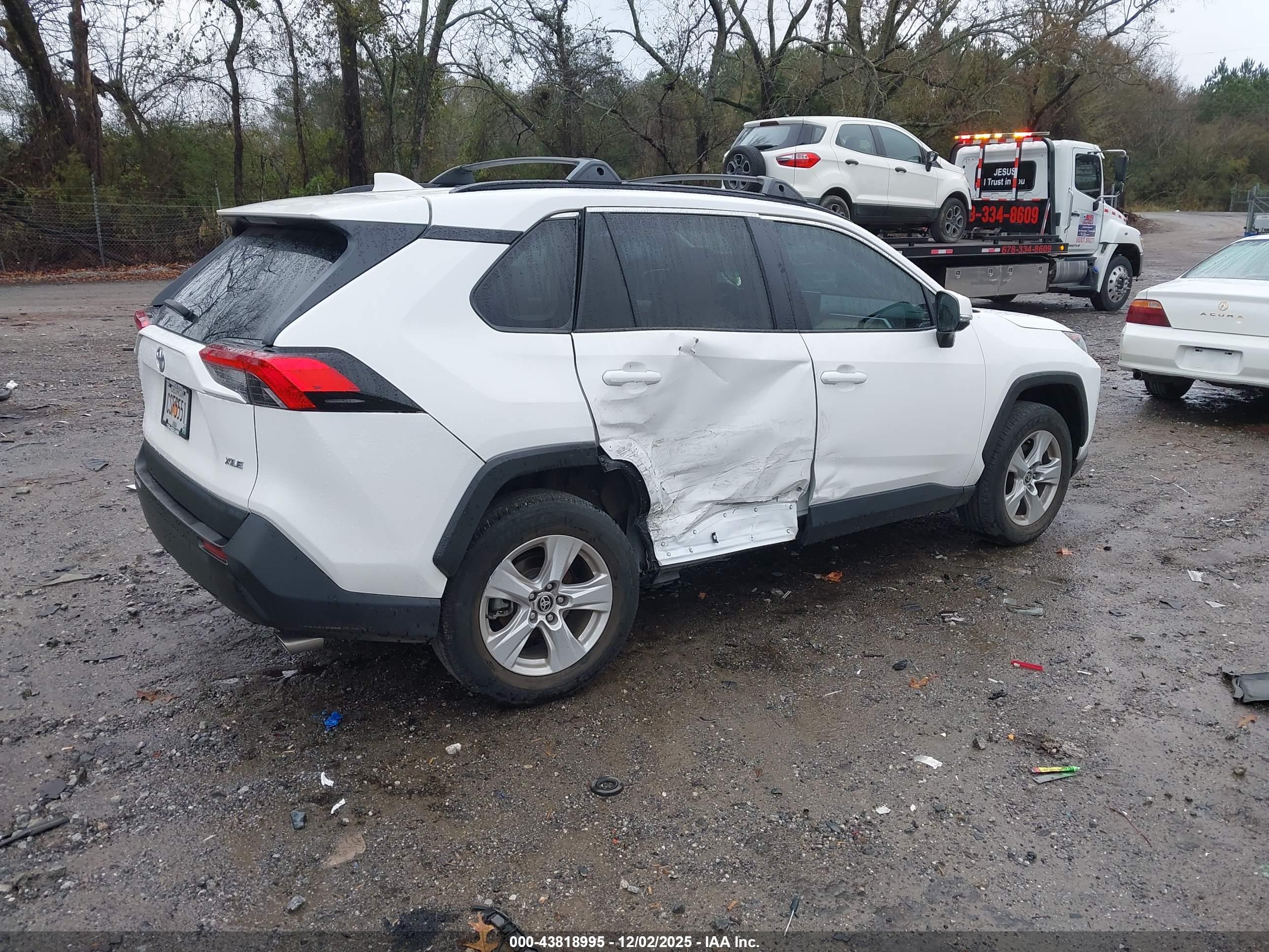 TOYOTA RAV4 image 4