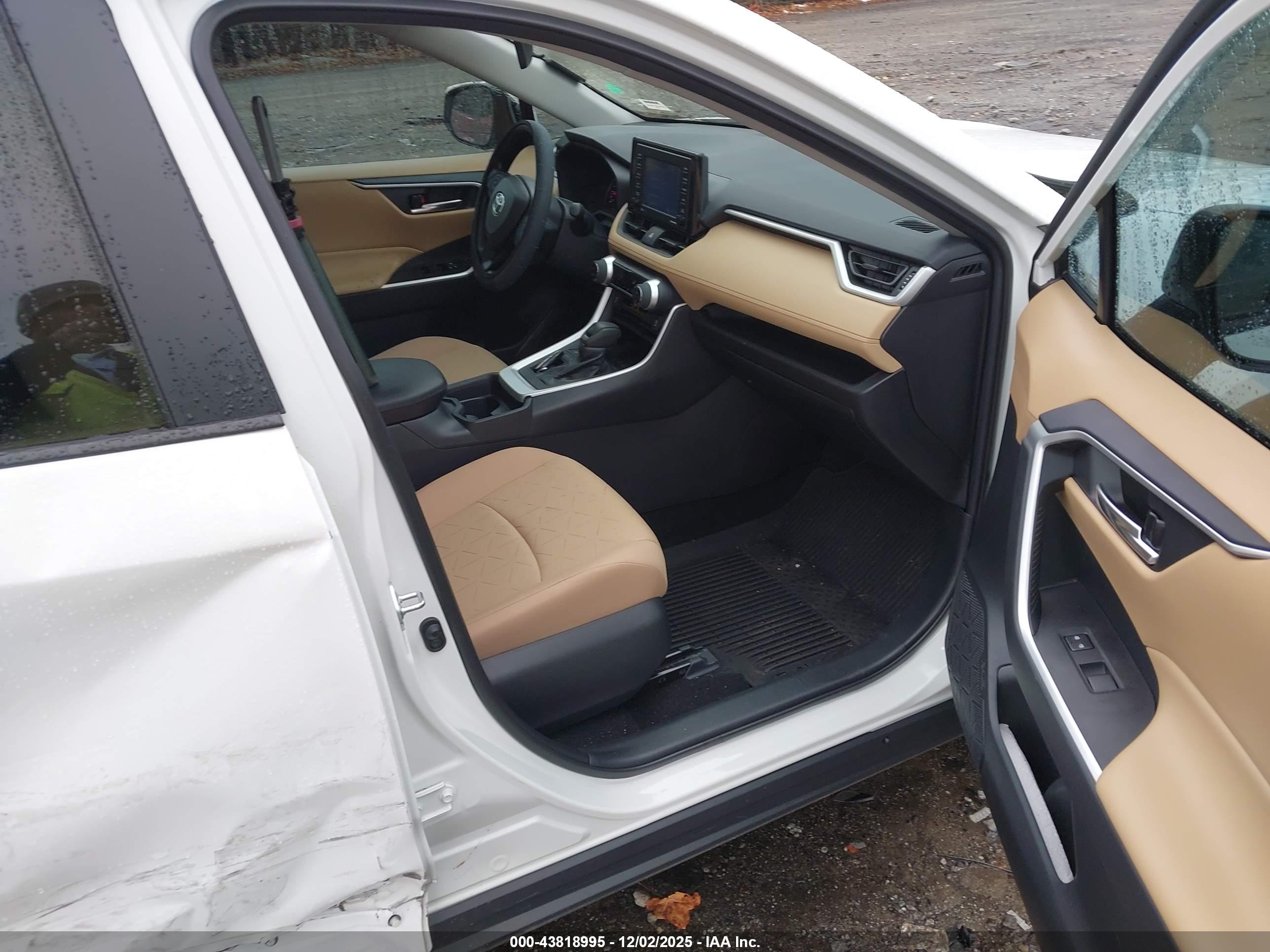 TOYOTA RAV4 image 5