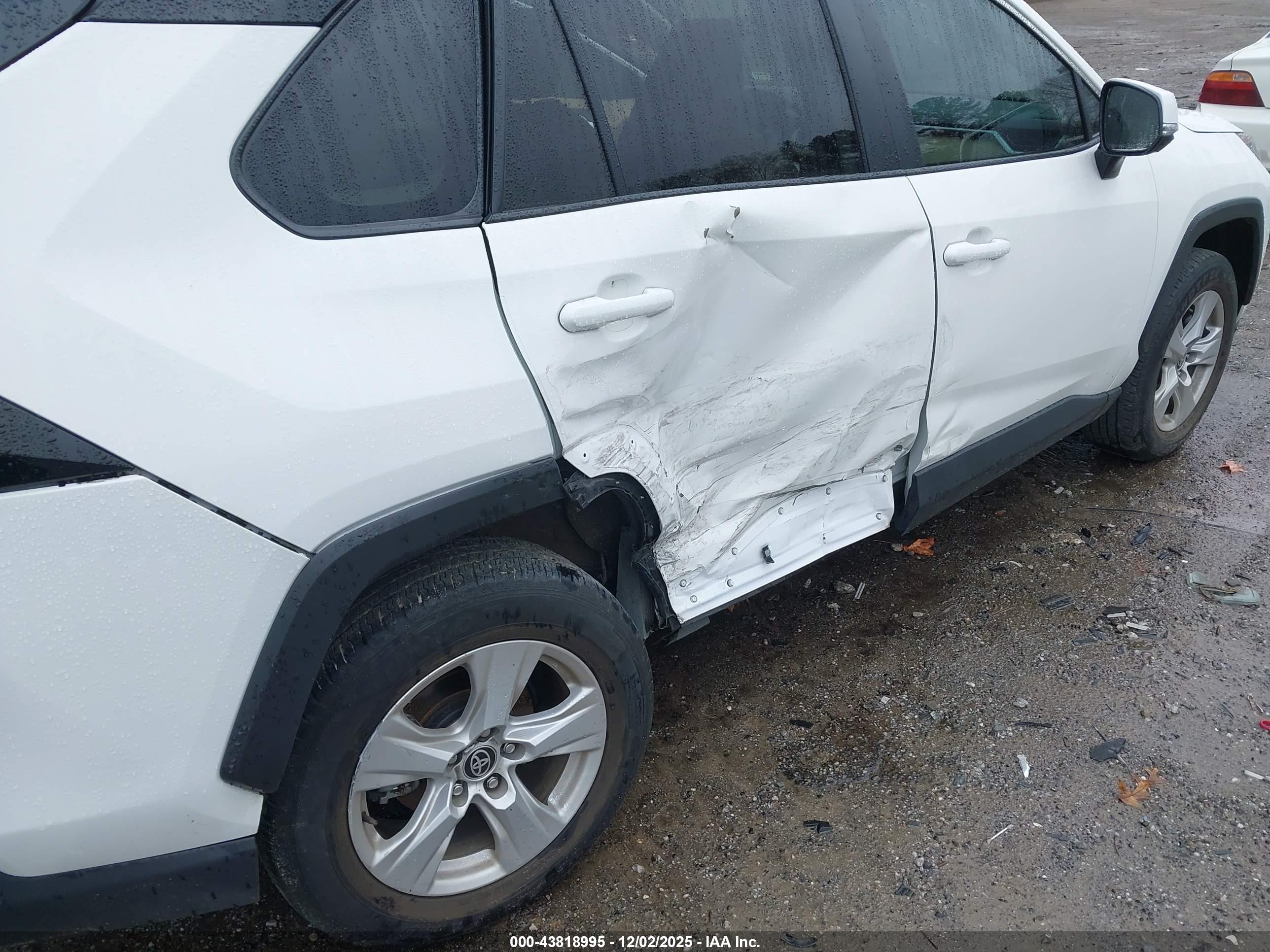 TOYOTA RAV4 image 6