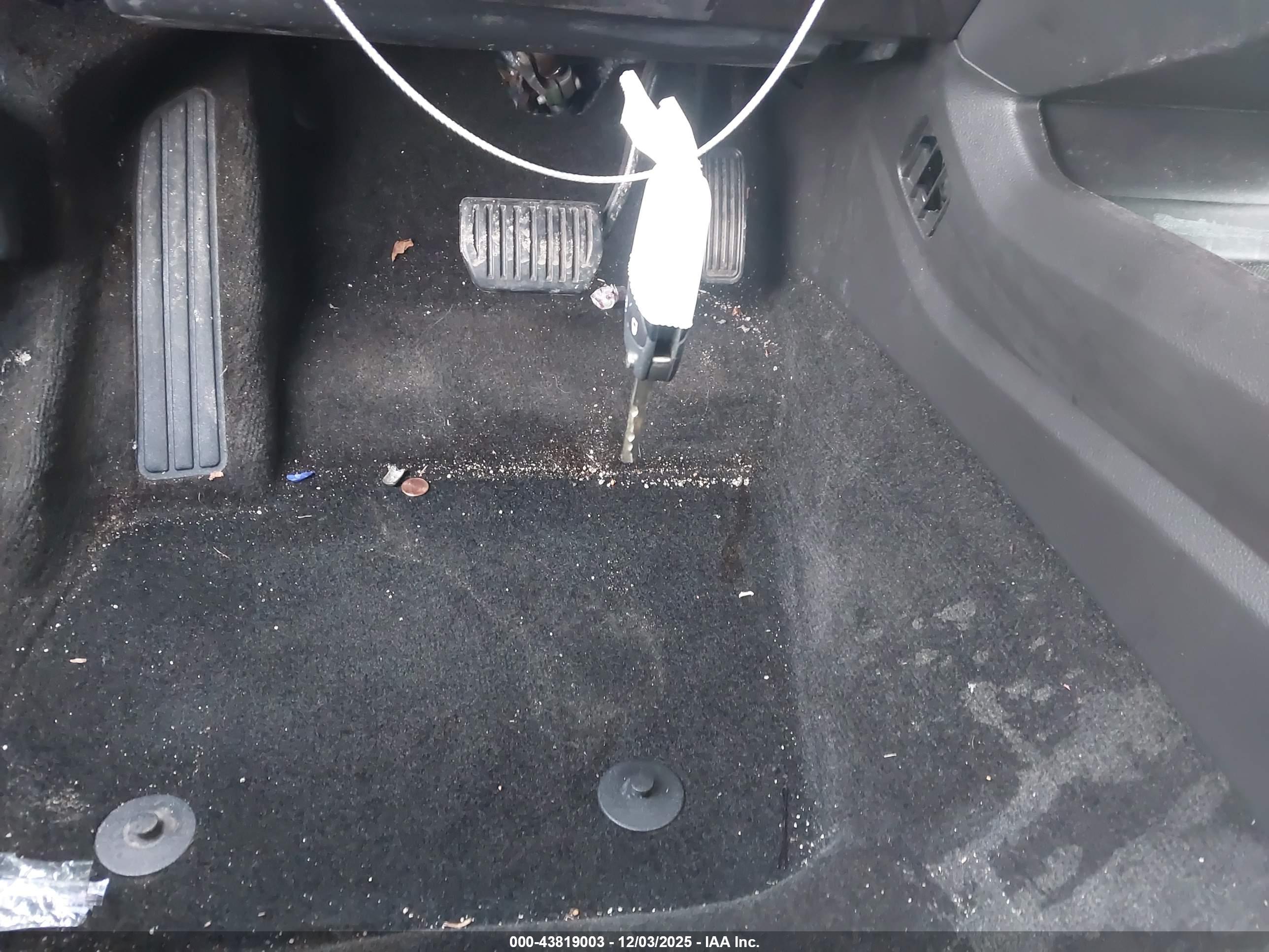 FORD FUSION image 11
