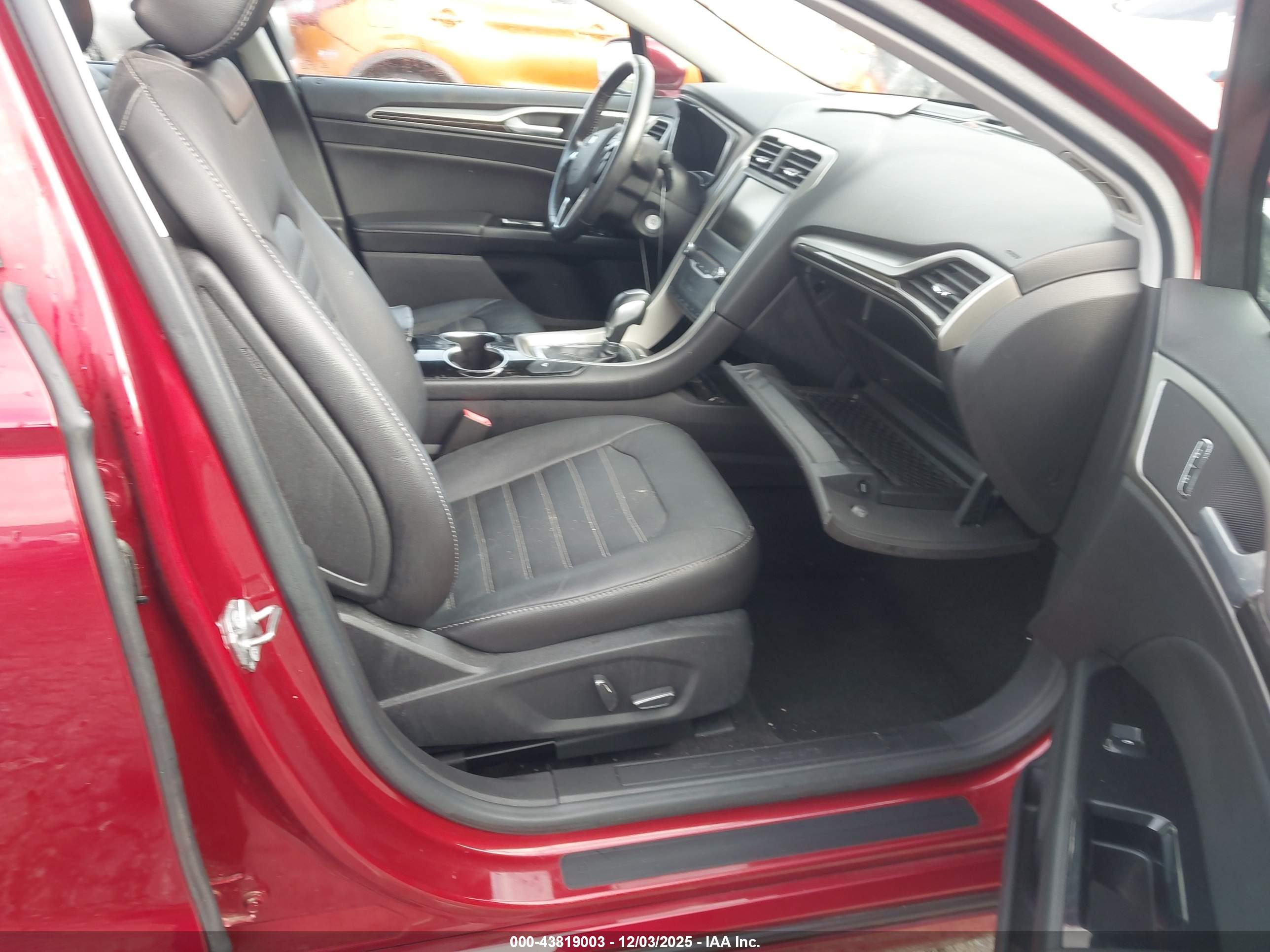 FORD FUSION image 5