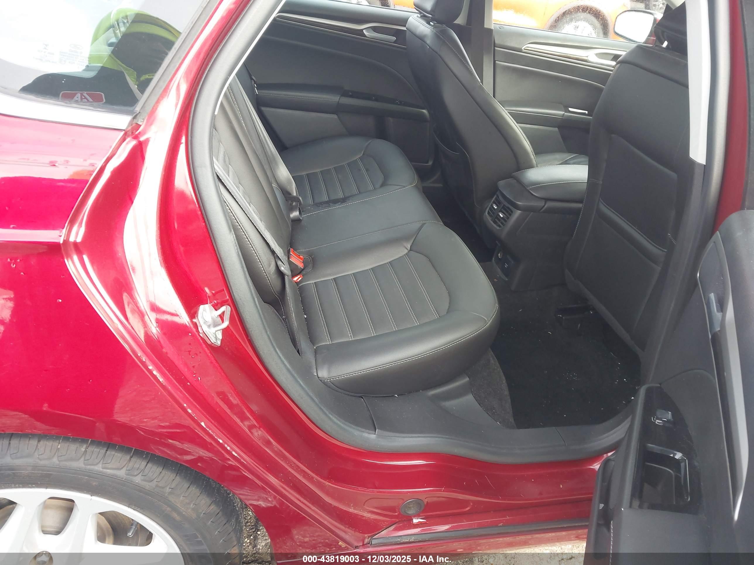 FORD FUSION image 8