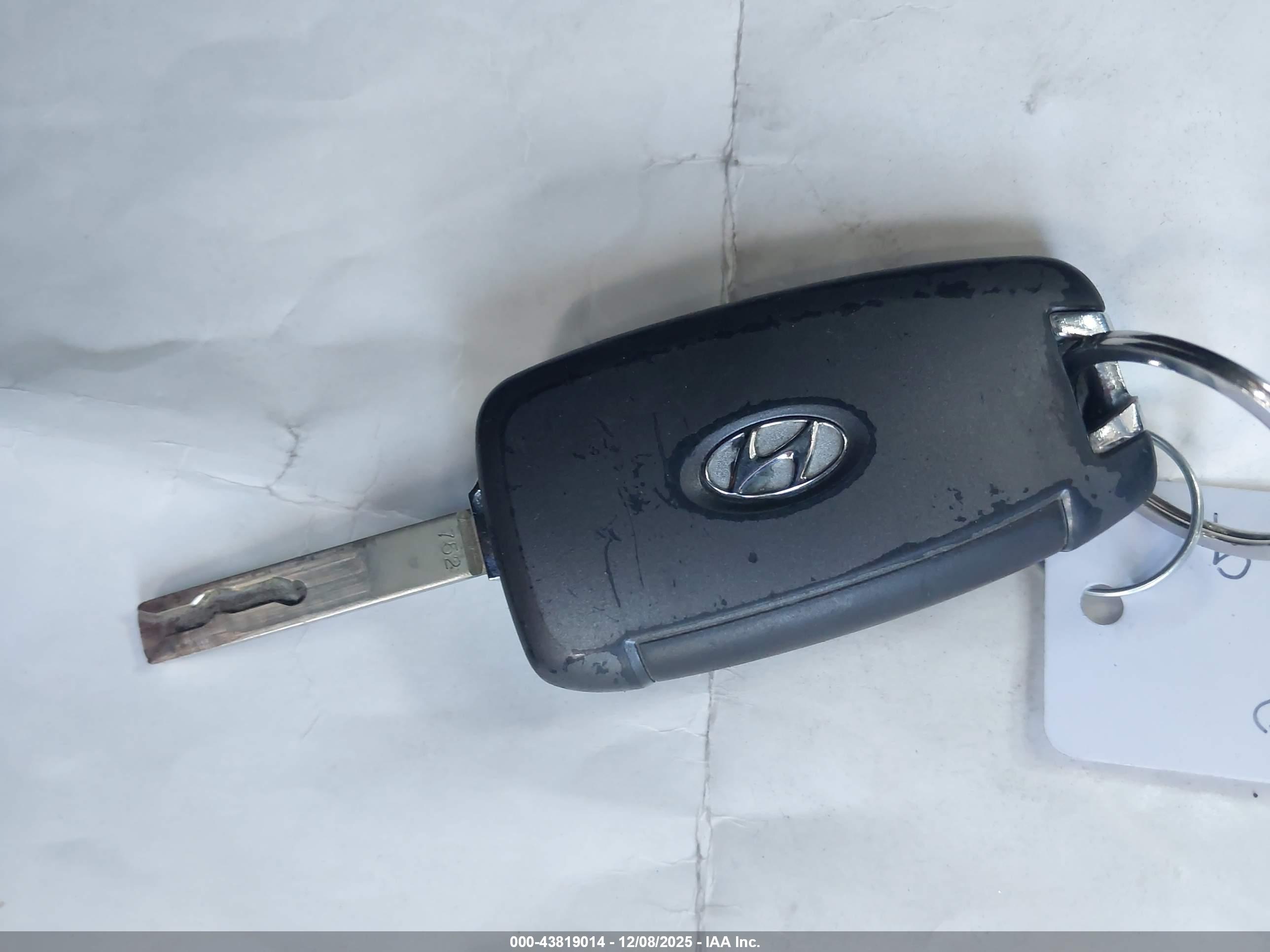 HYUNDAI KONA image 11