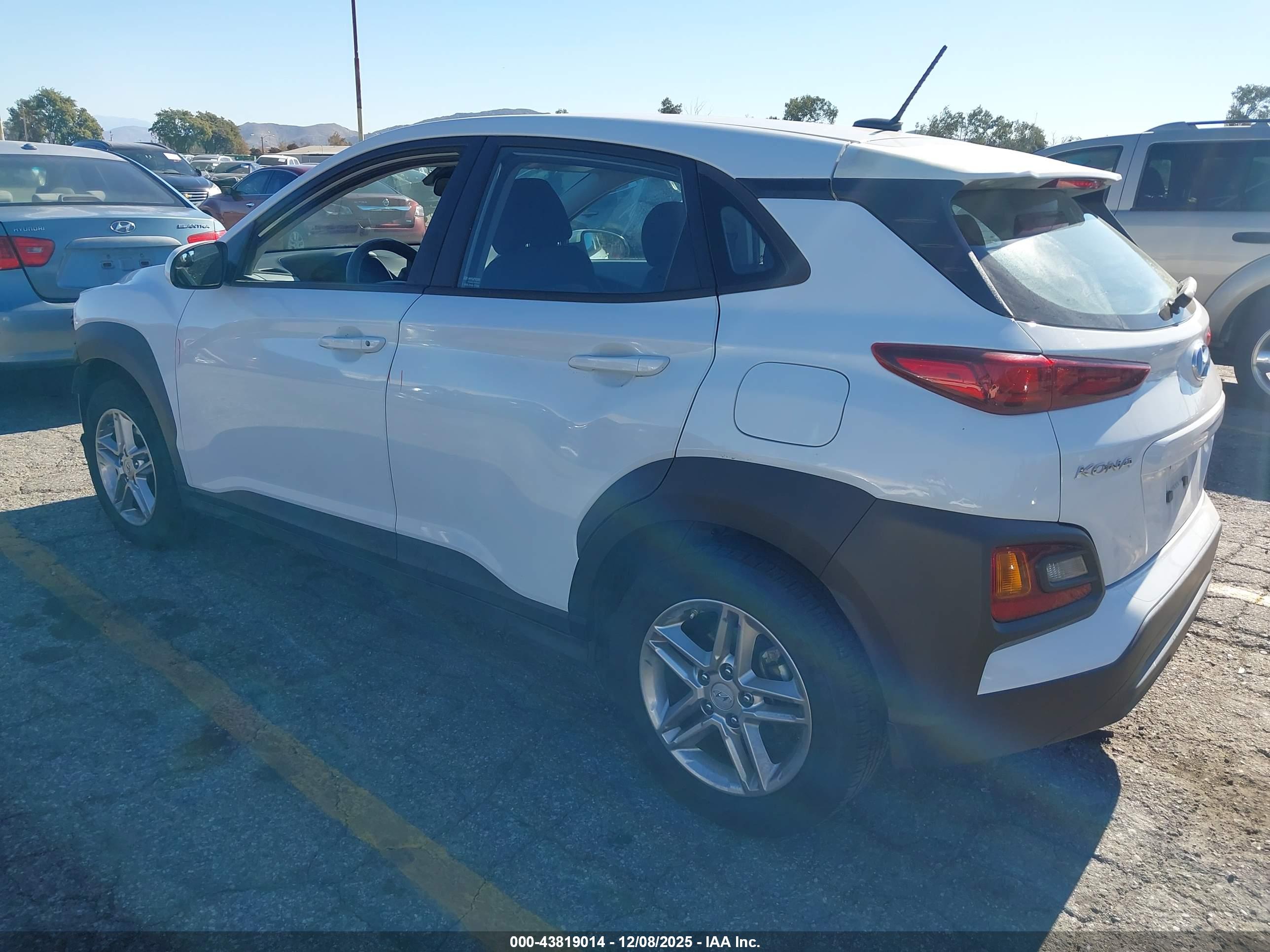 HYUNDAI KONA image 3