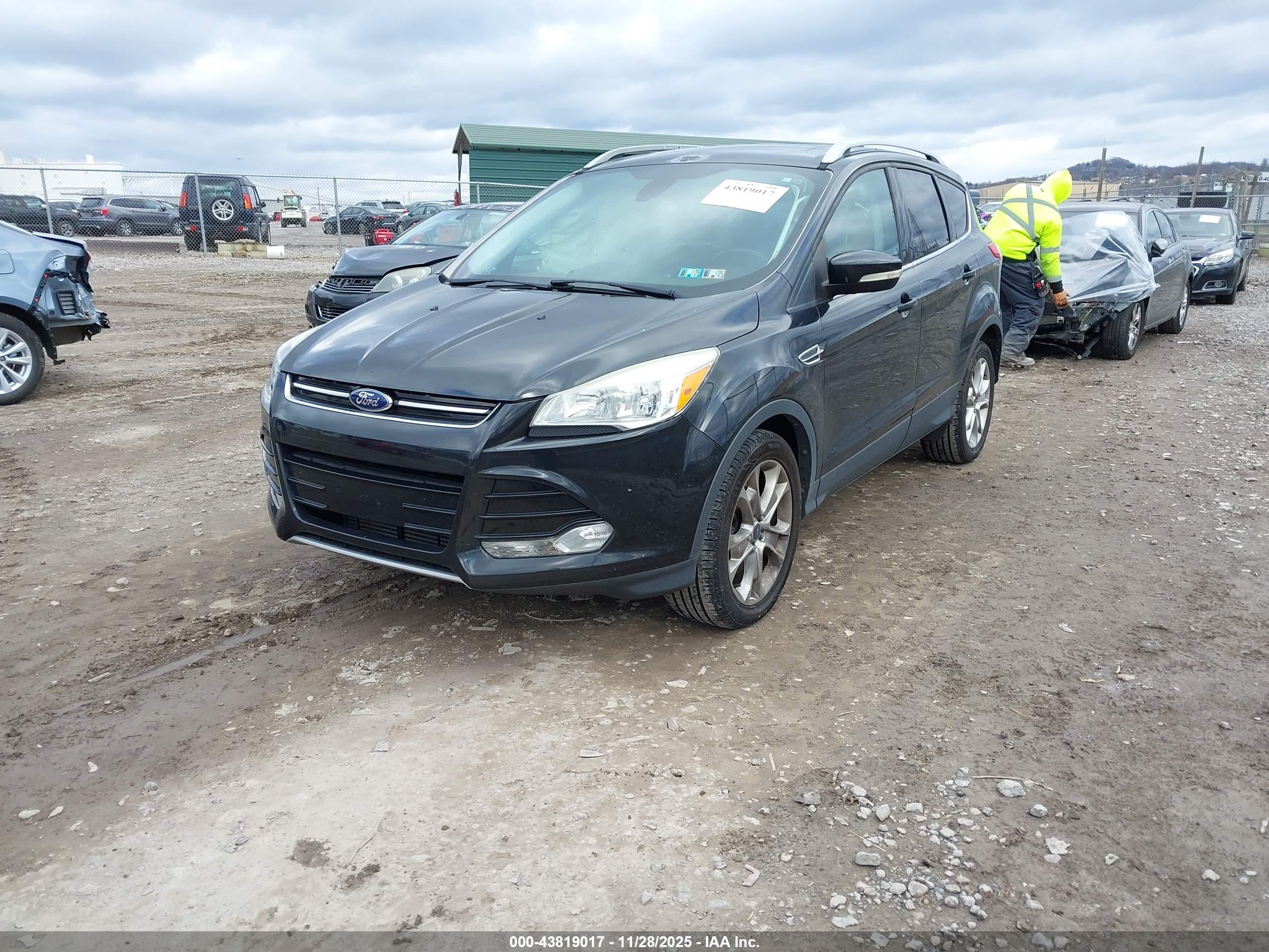 FORD ESCAPE image 2