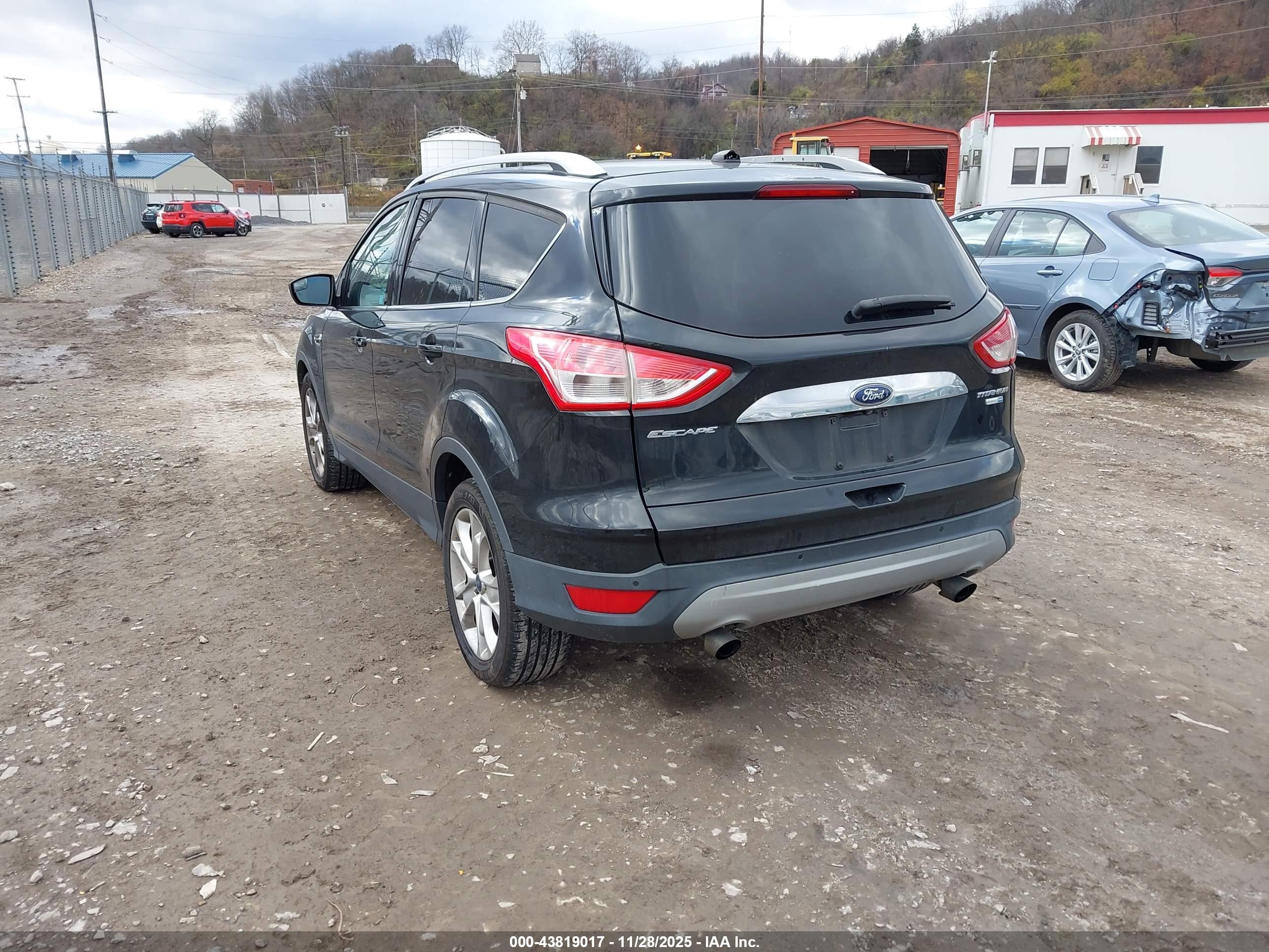 FORD ESCAPE image 3