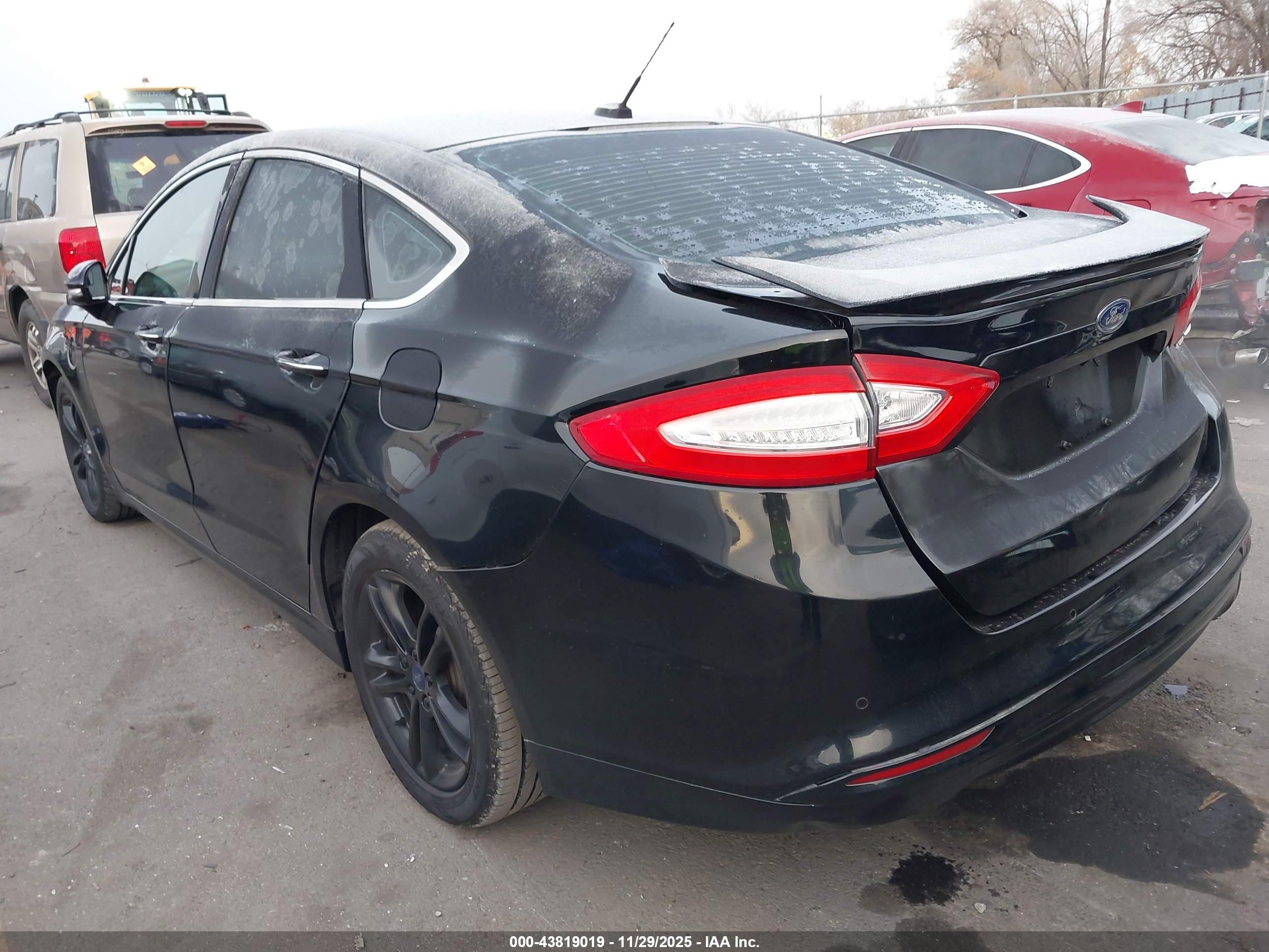 FORD FUSION image 3