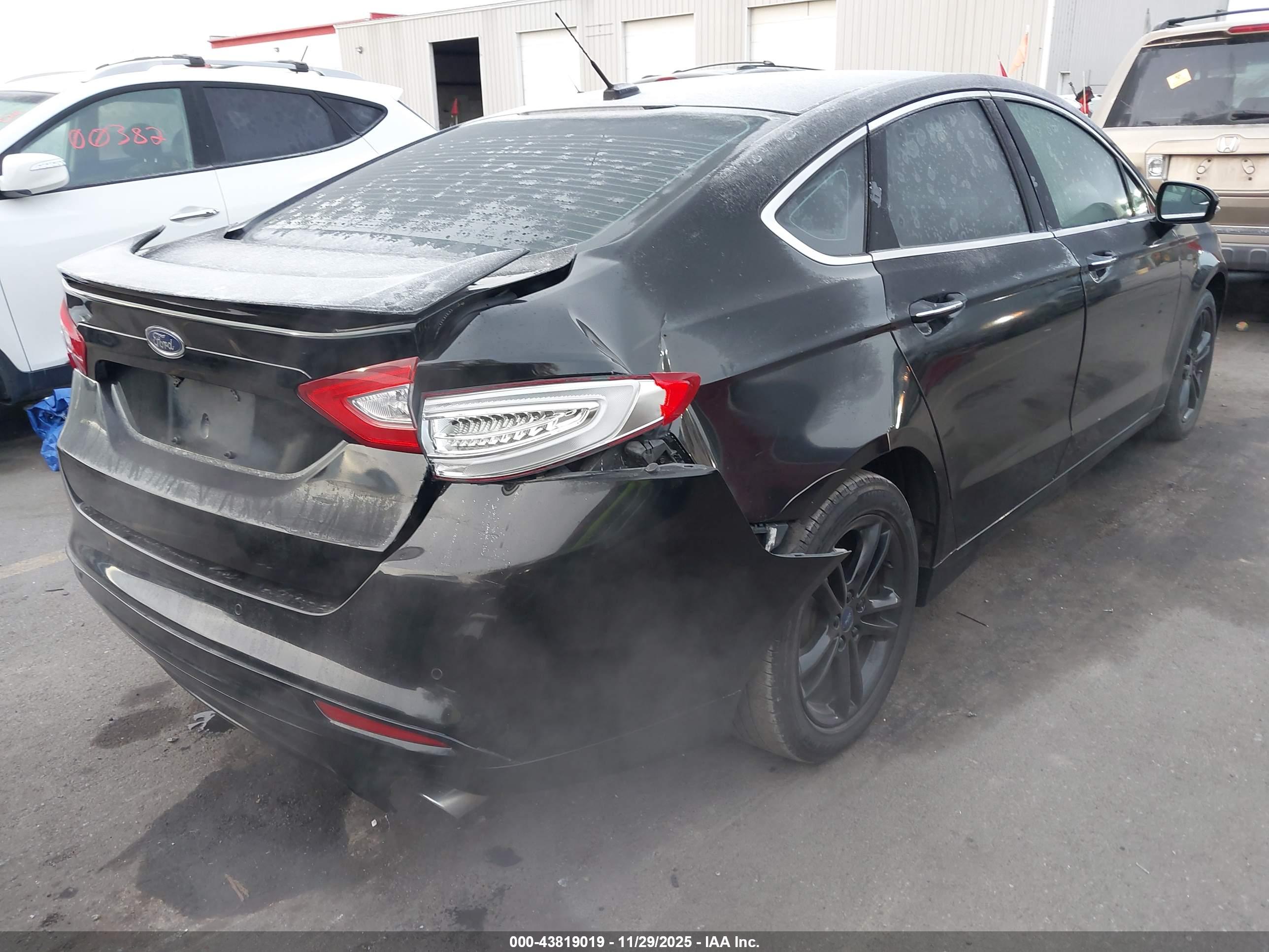 FORD FUSION image 4