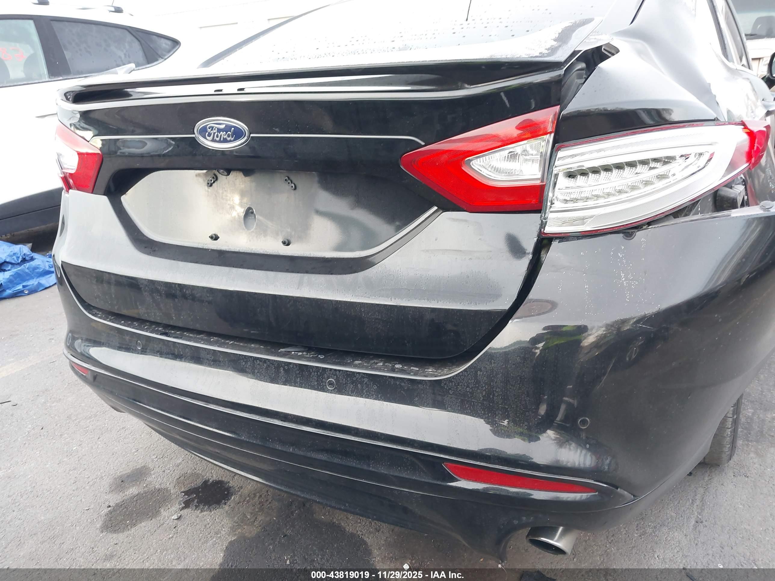 FORD FUSION image 6