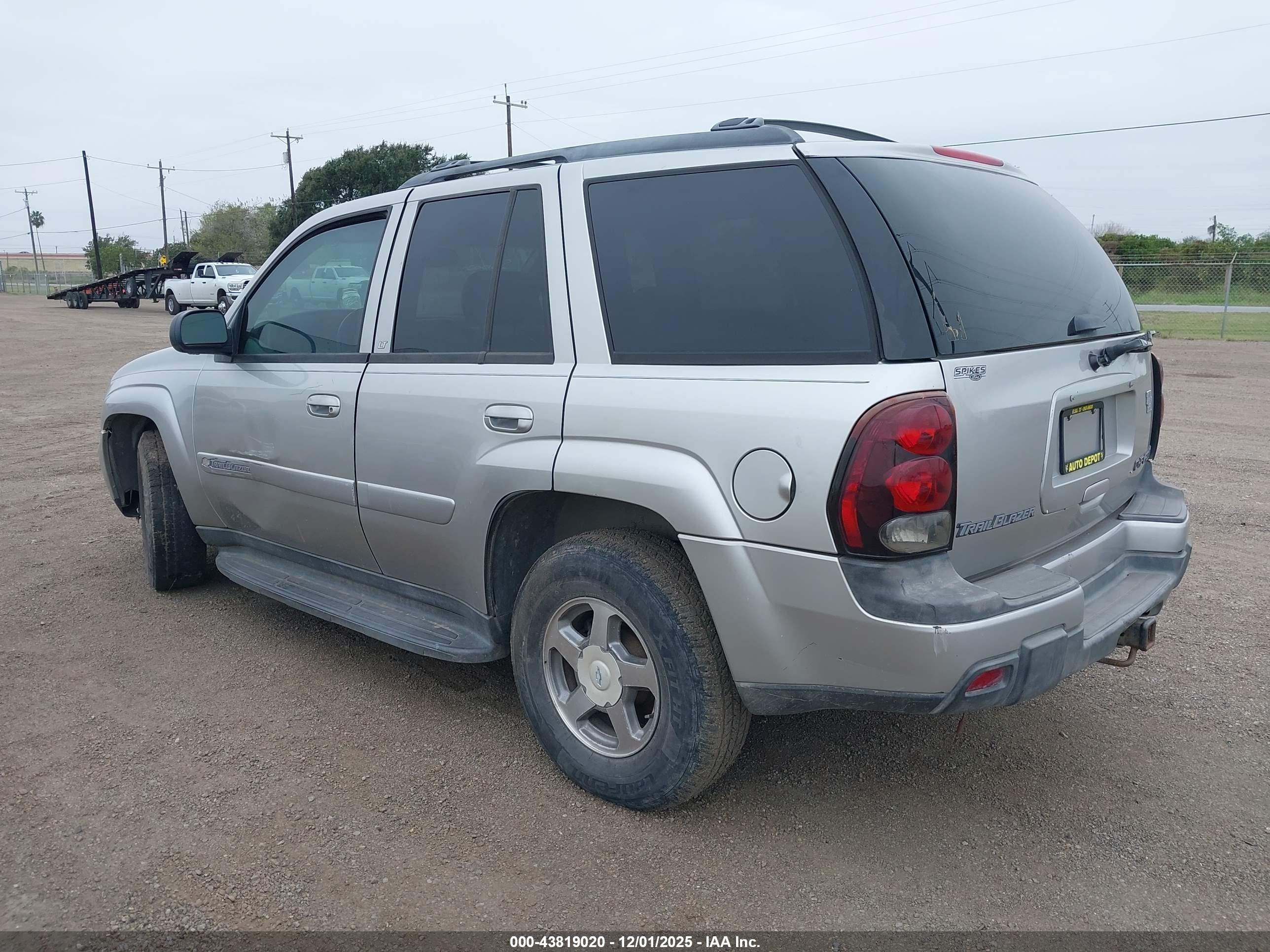 CHEVROLET TRAILBLAZER image 3