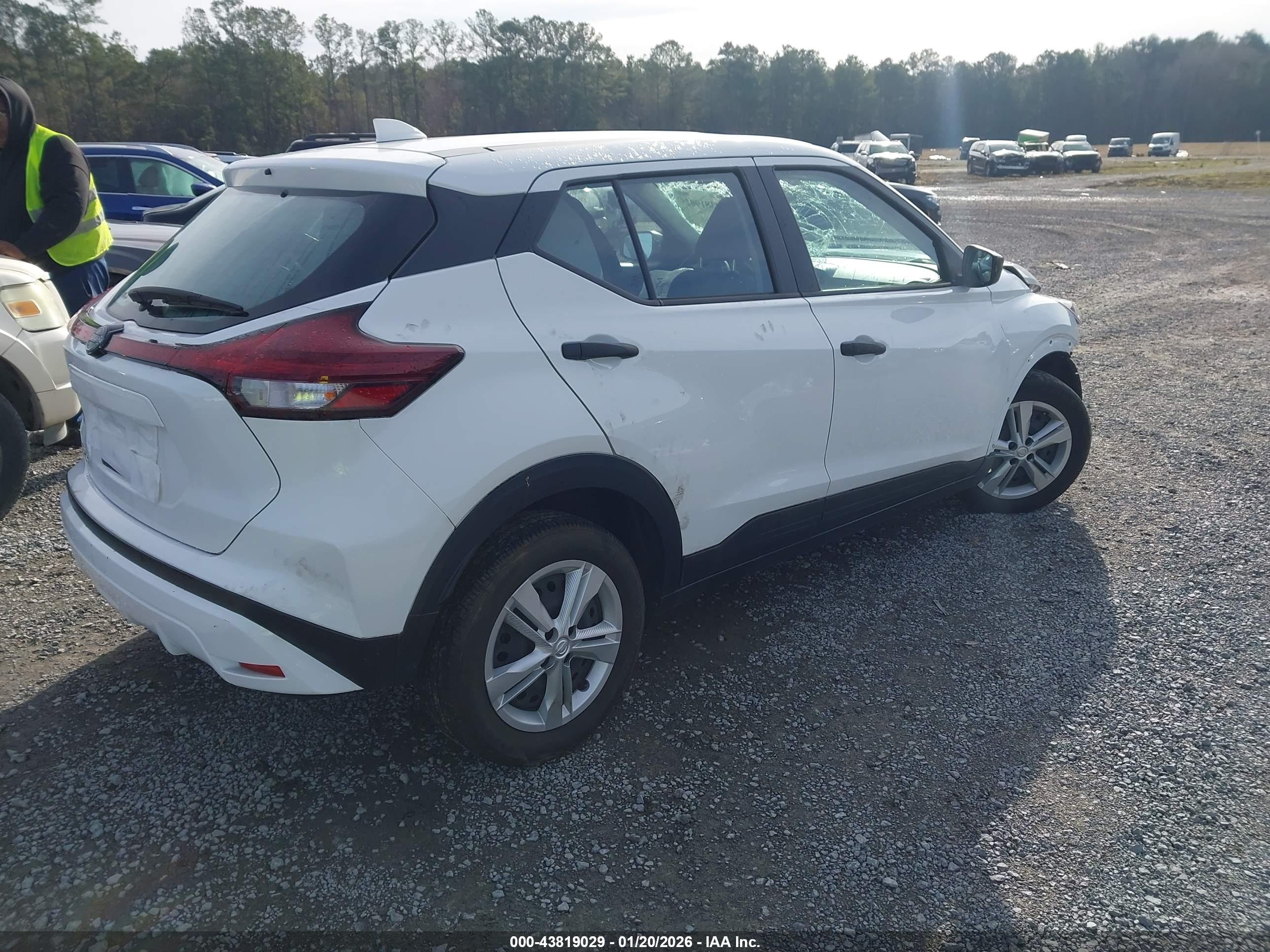 NISSAN KICKS image 4
