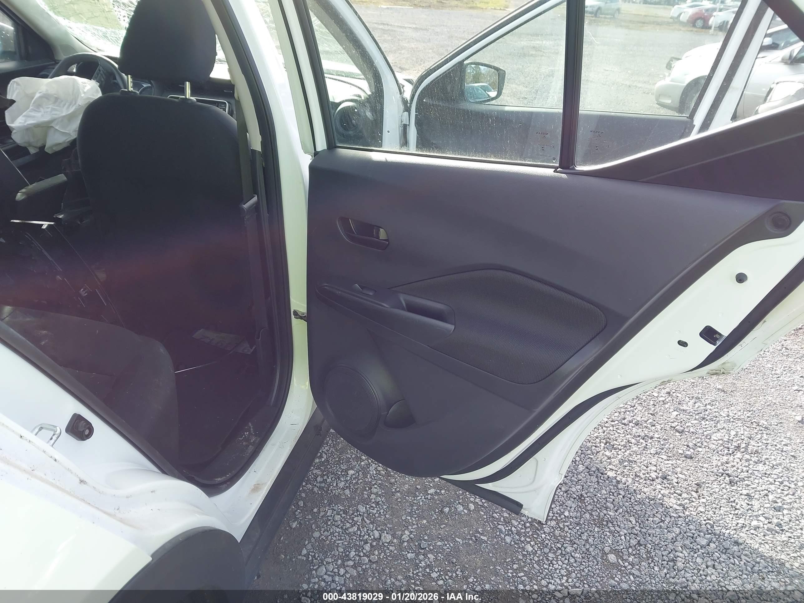 NISSAN KICKS image 8