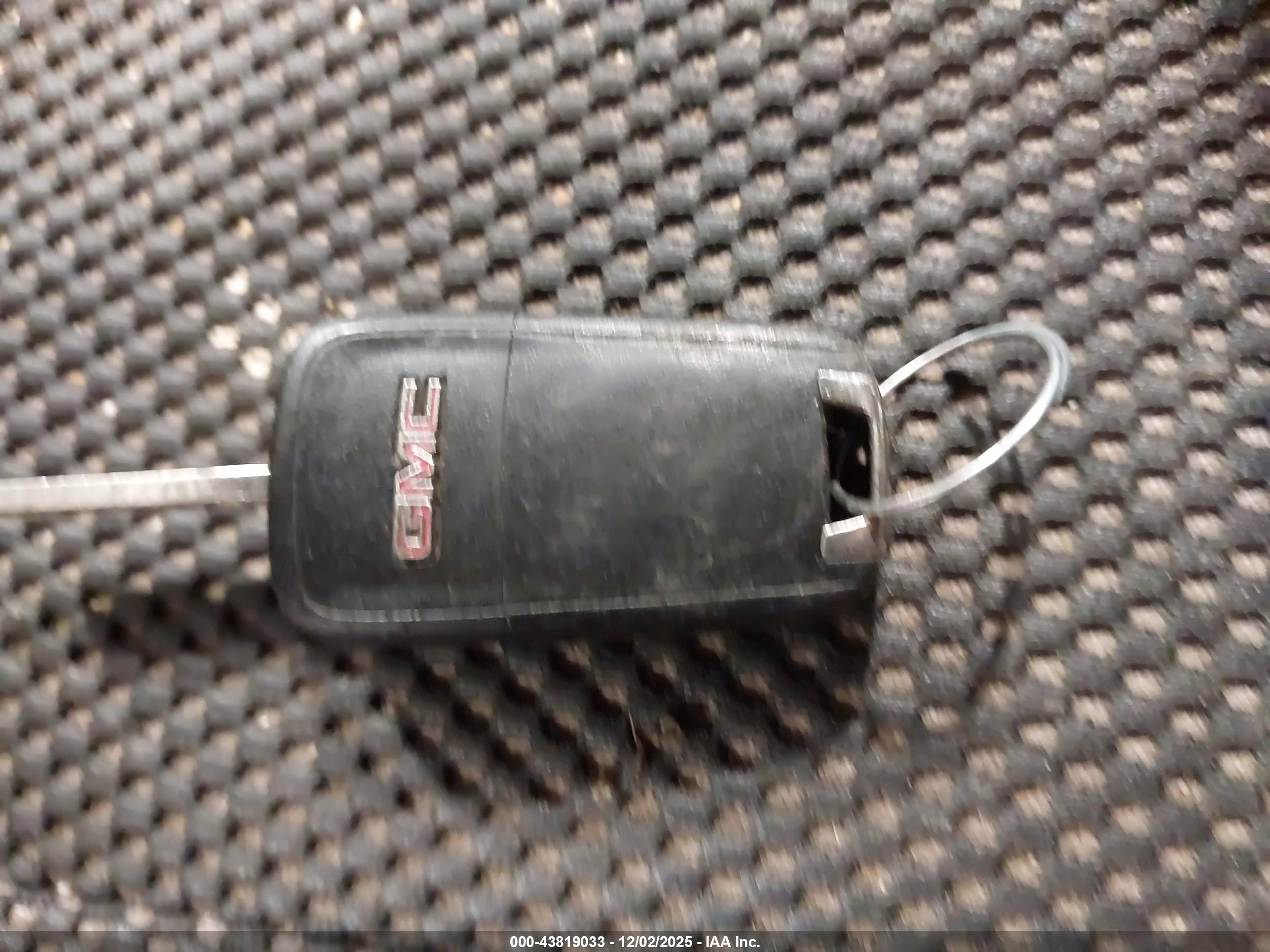 GMC TERRAIN image 11