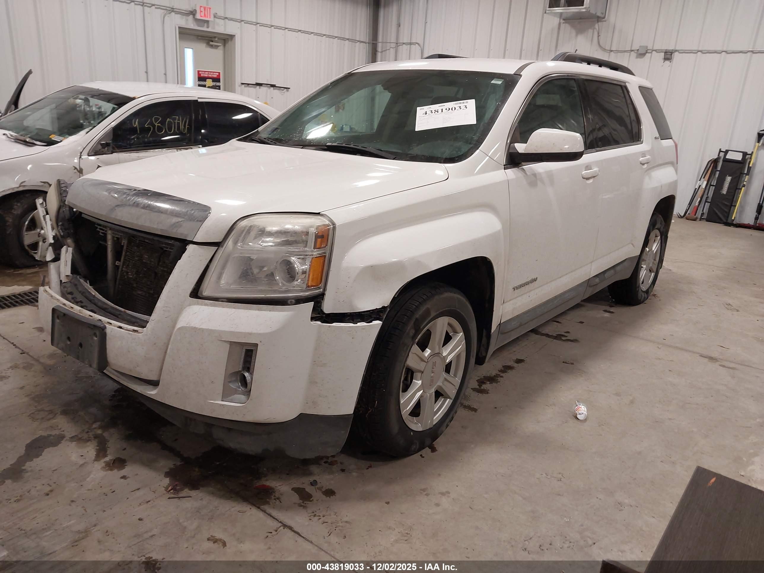 GMC TERRAIN image 2