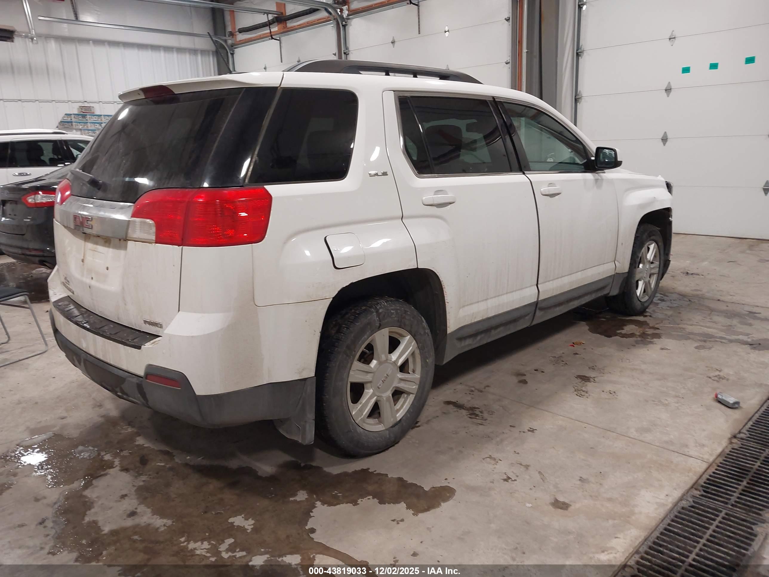 GMC TERRAIN image 4