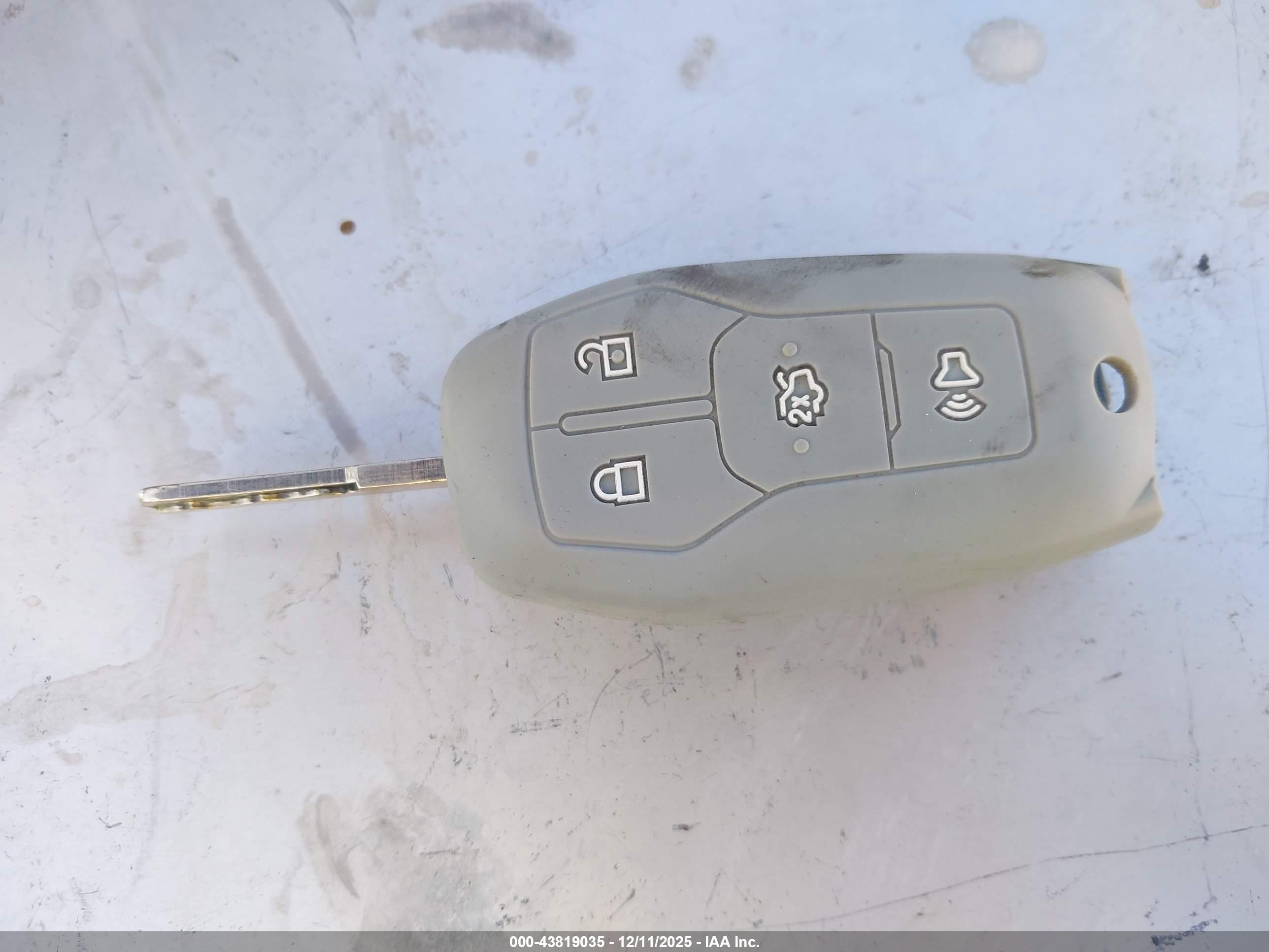 FORD FUSION image 11