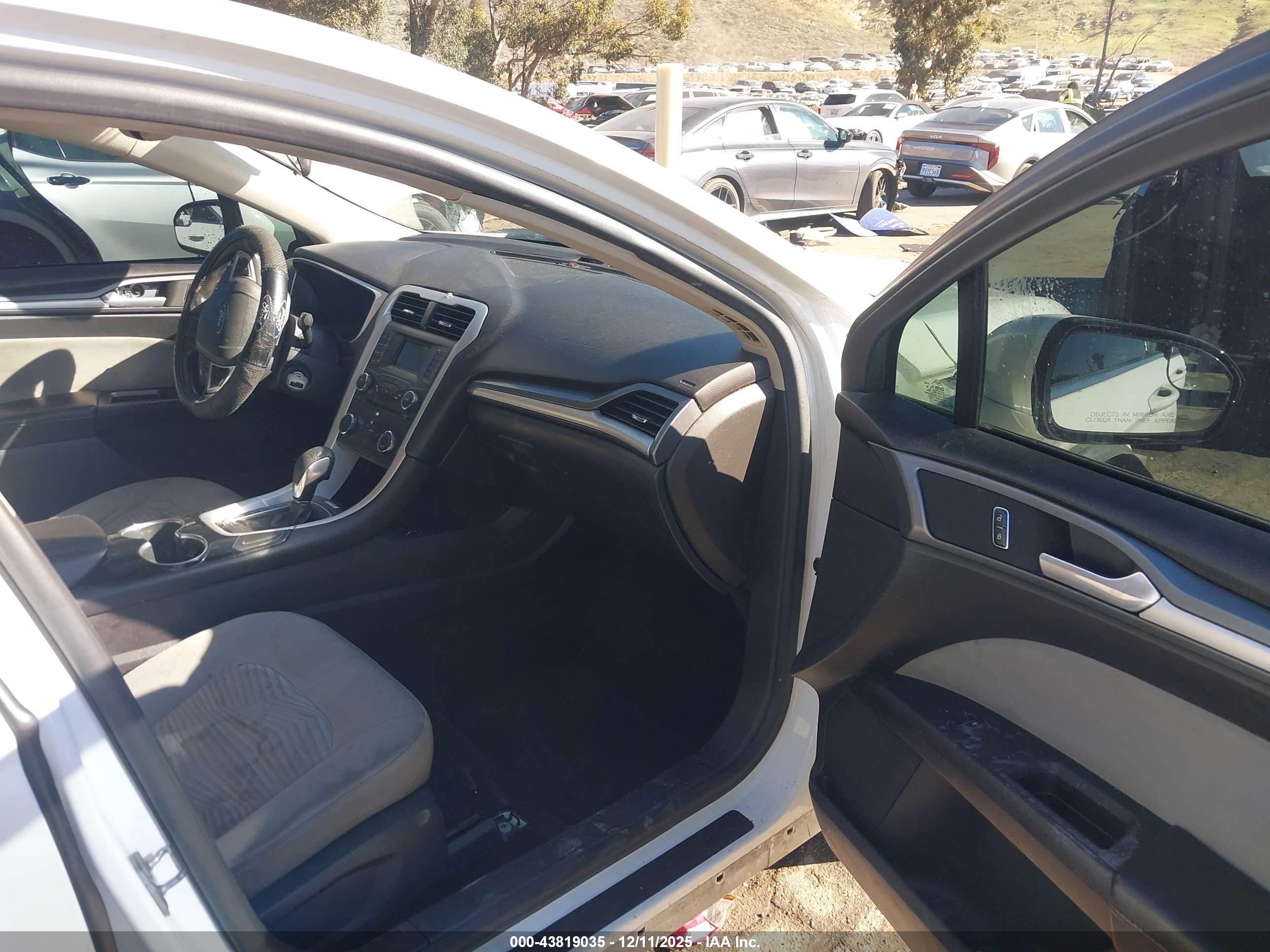FORD FUSION image 5