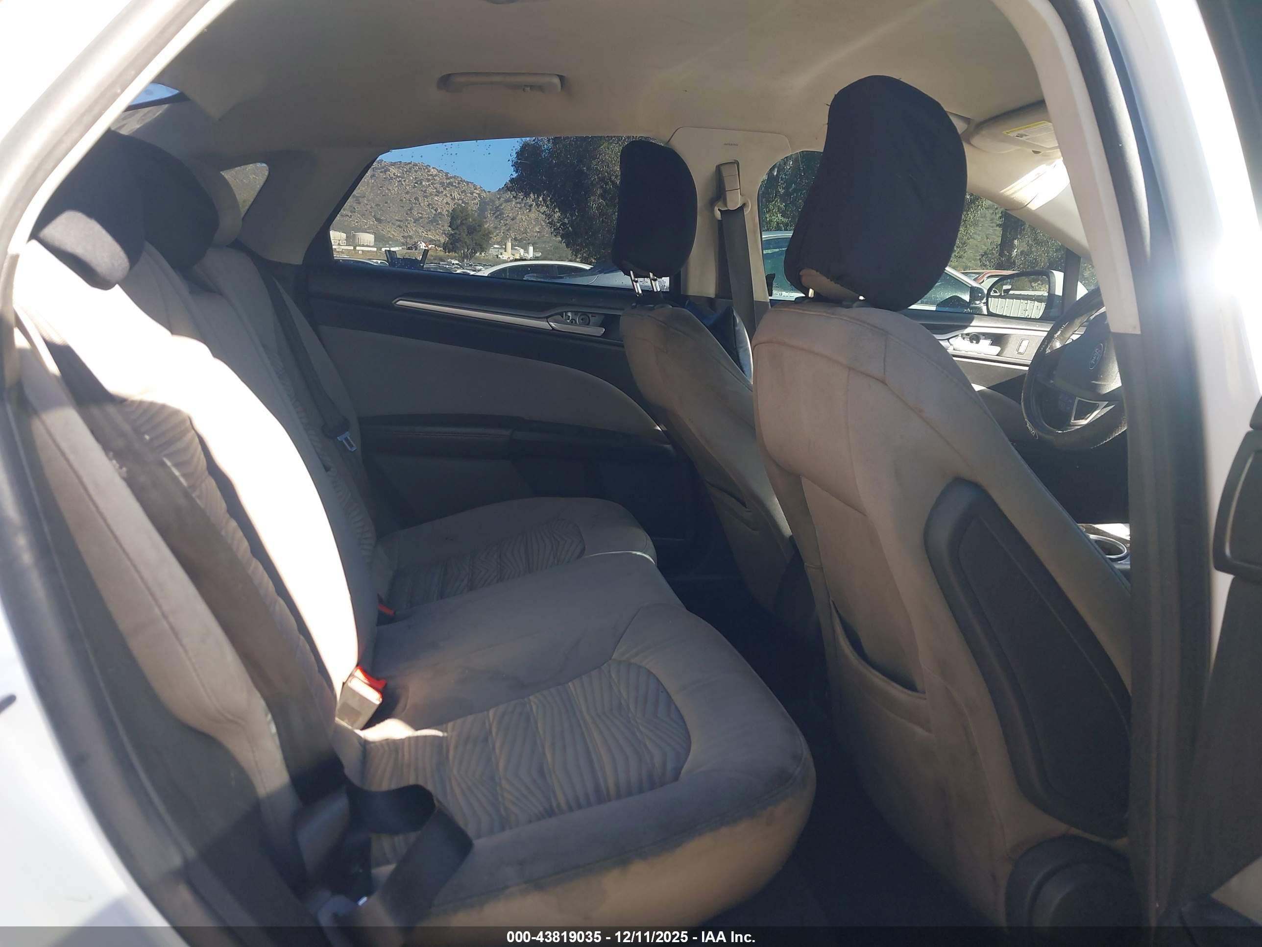 FORD FUSION image 8