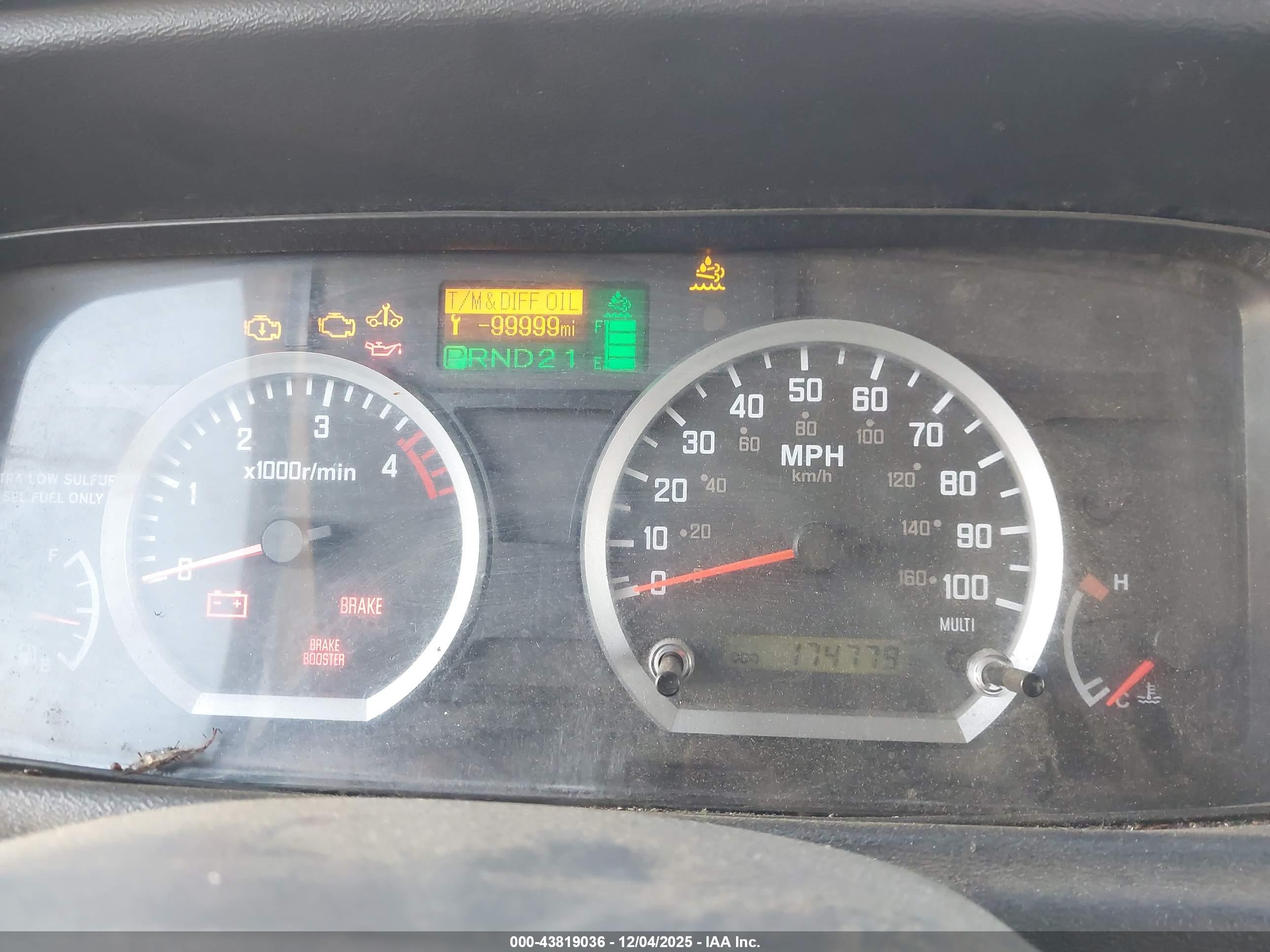 ISUZU NPR image 6