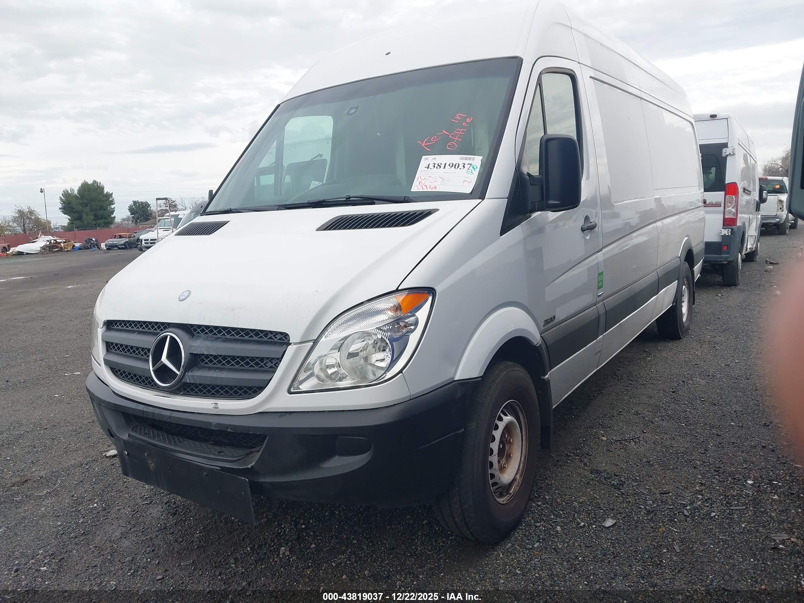 MERCEDES-BENZ SPRINTER image 2