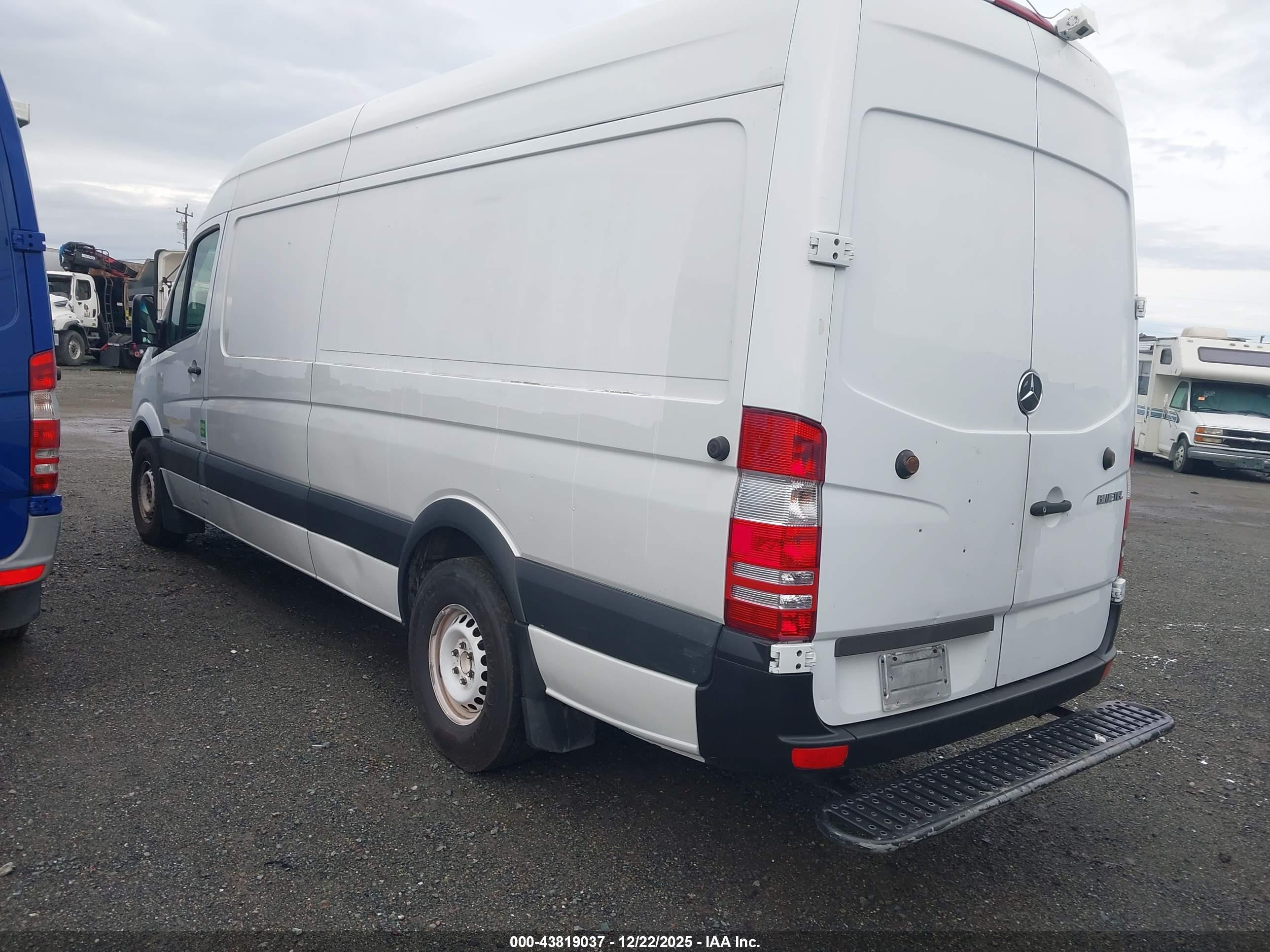 MERCEDES-BENZ SPRINTER image 3