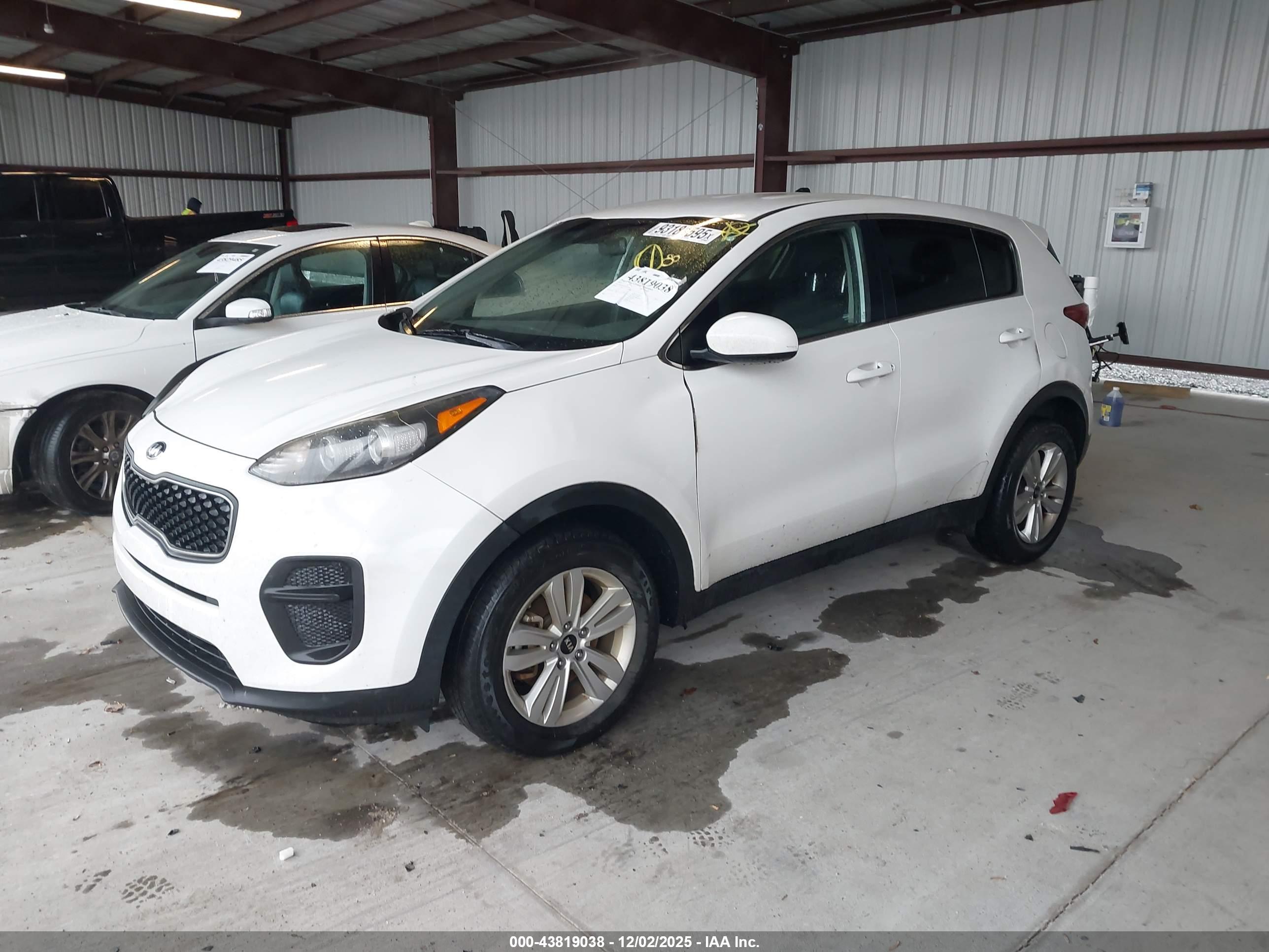 KIA SPORTAGE image 2