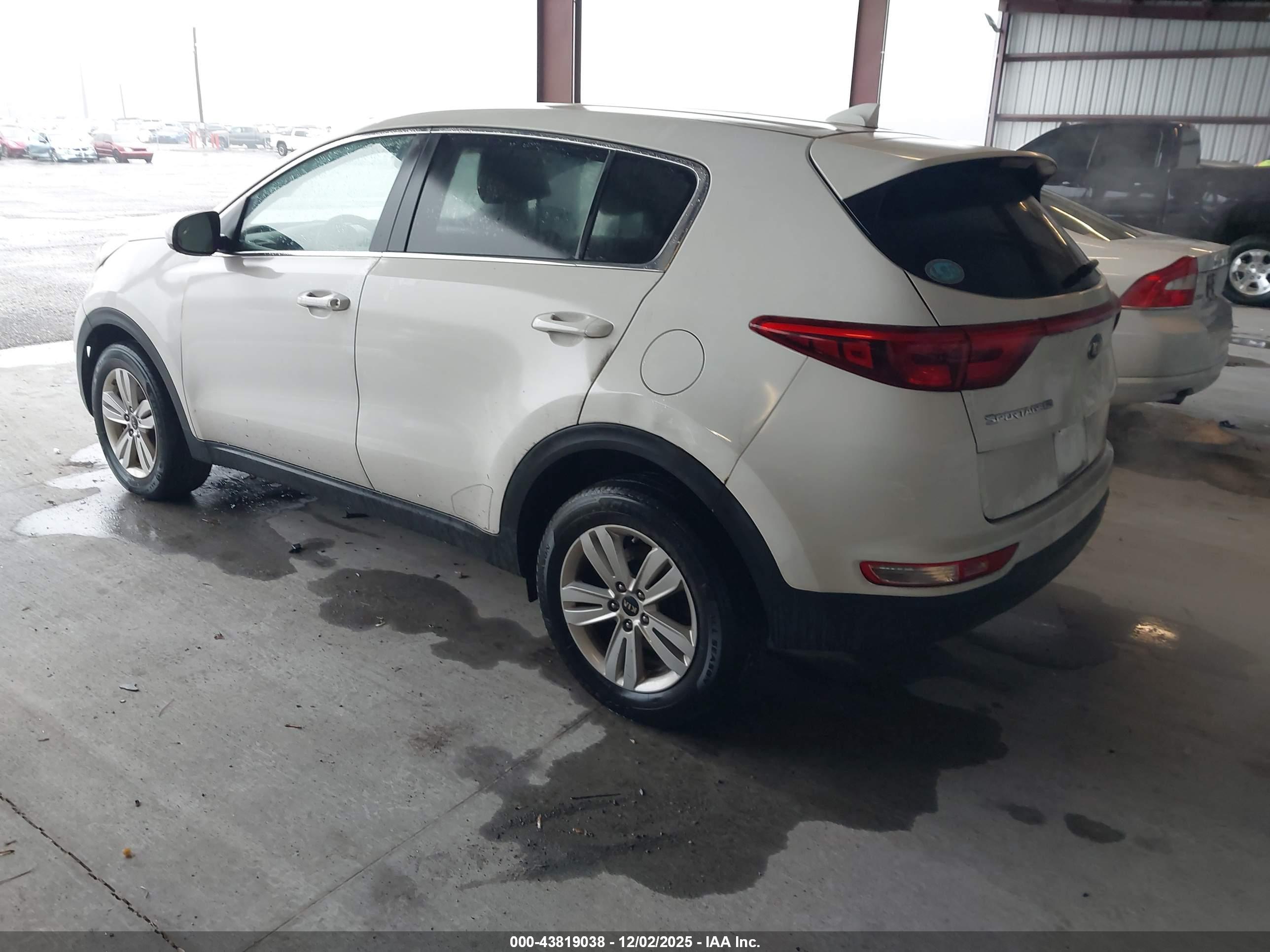 KIA SPORTAGE image 3