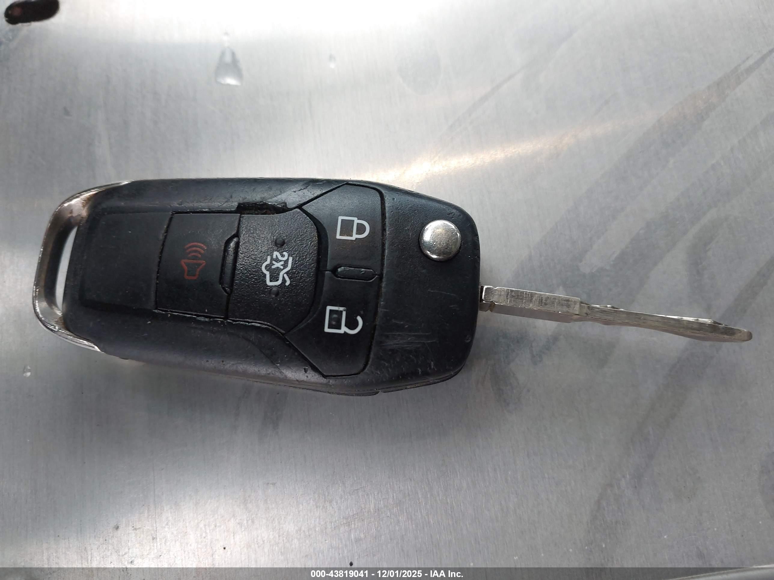 FORD FUSION image 11