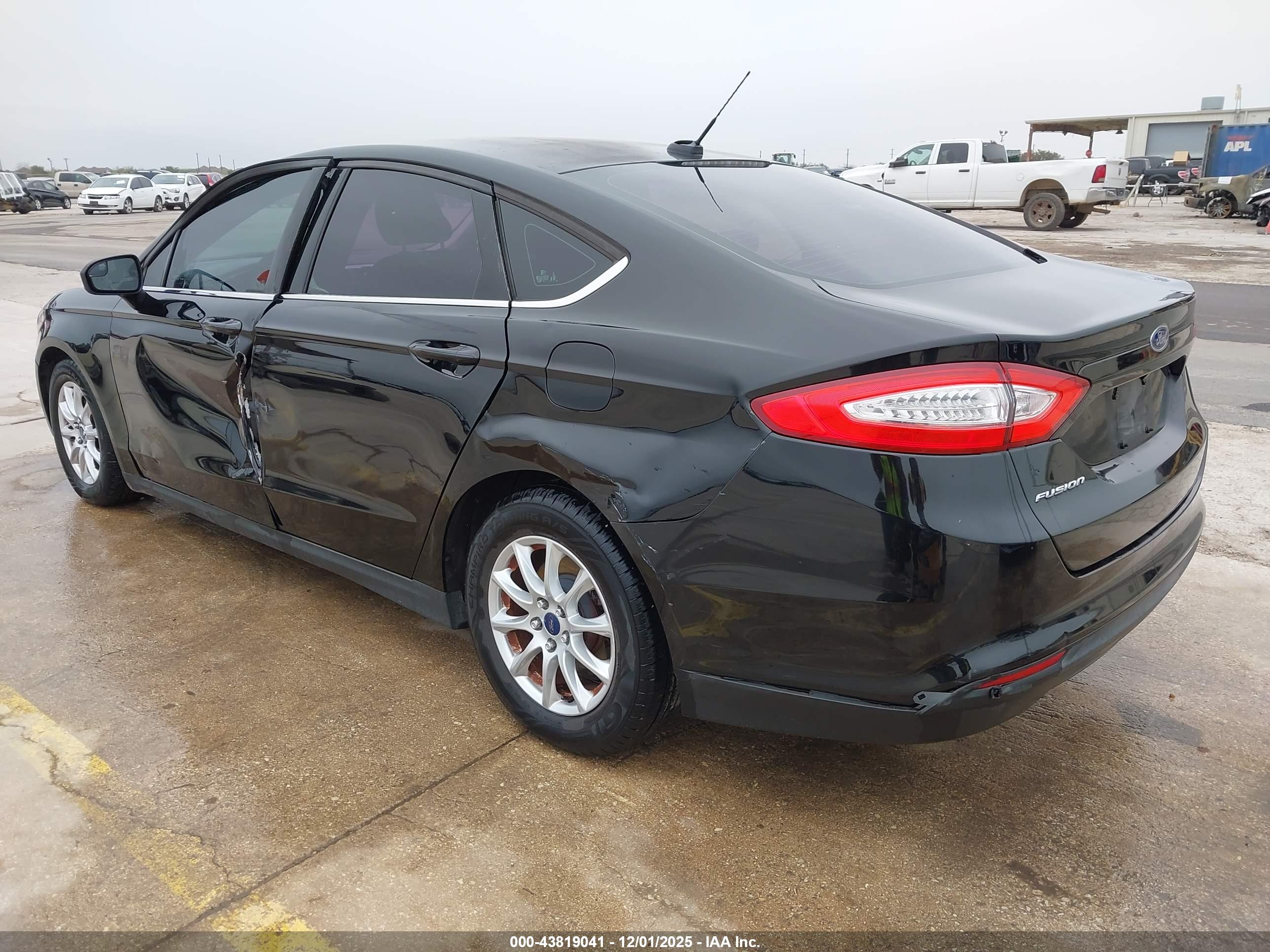FORD FUSION image 3