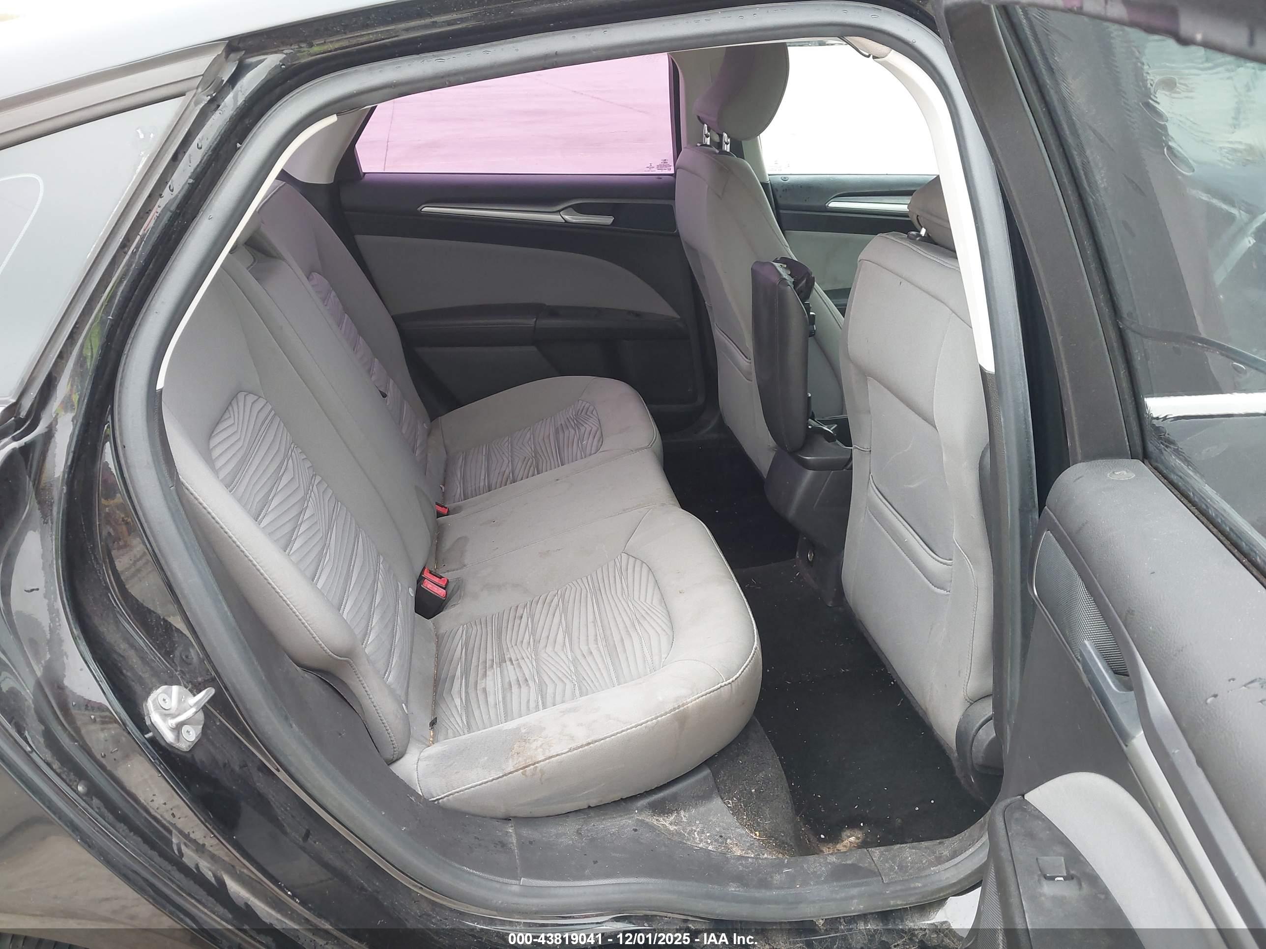 FORD FUSION image 8