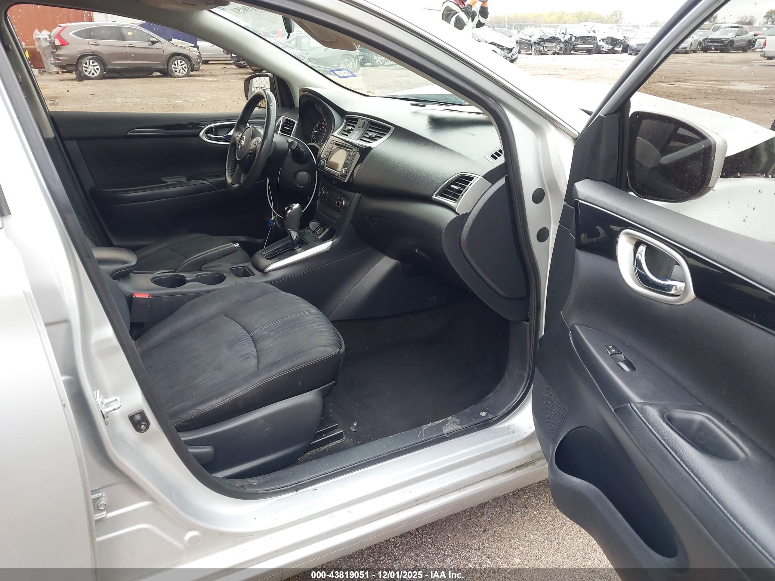 NISSAN SENTRA image 5