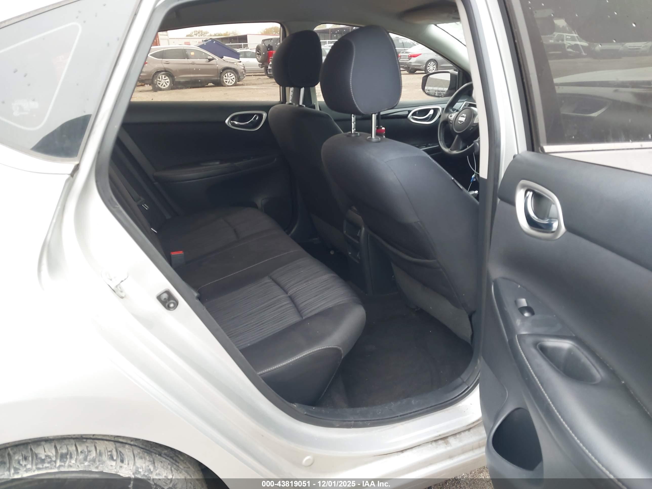 NISSAN SENTRA image 8