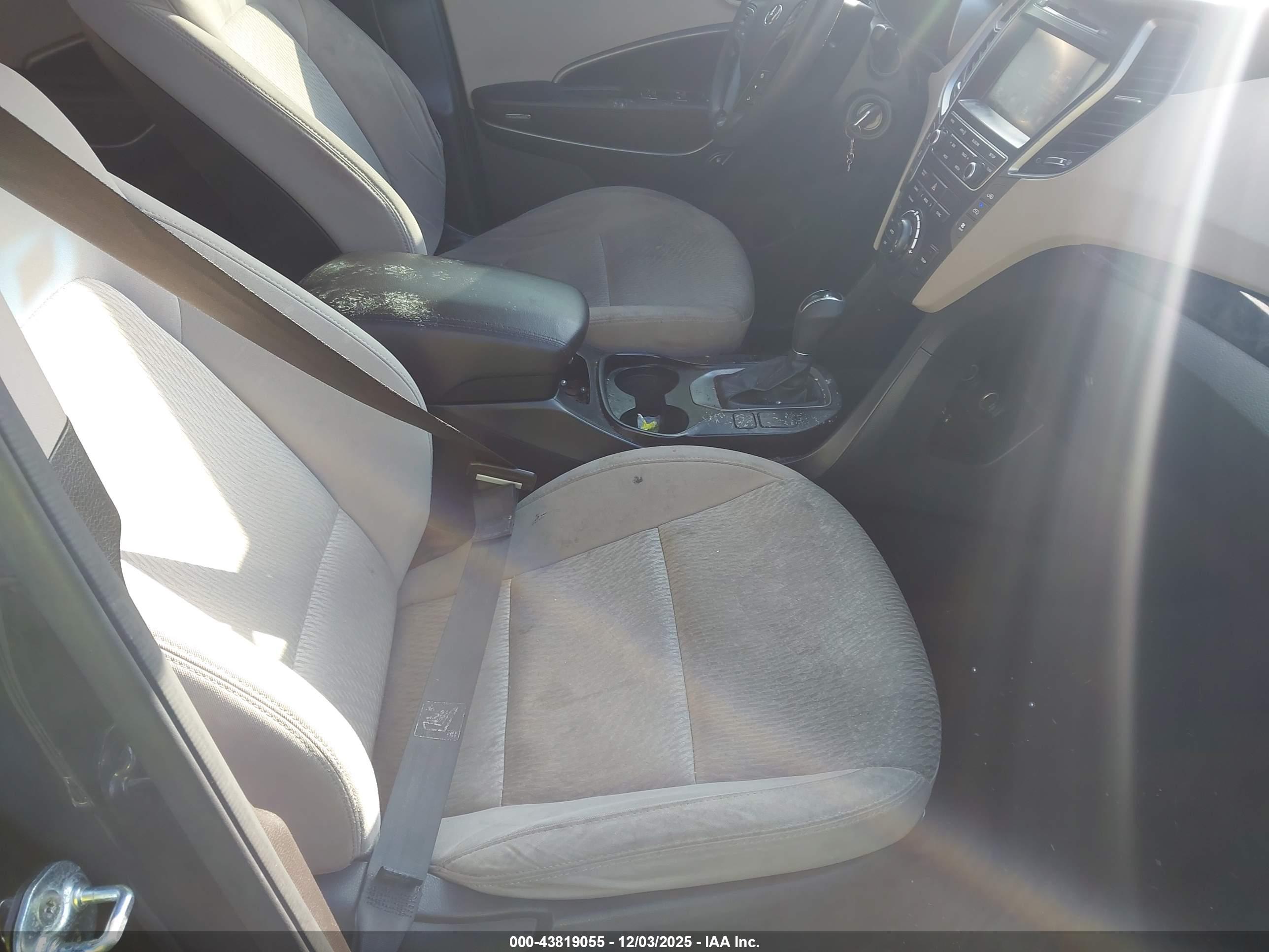 HYUNDAI SANTA image 5