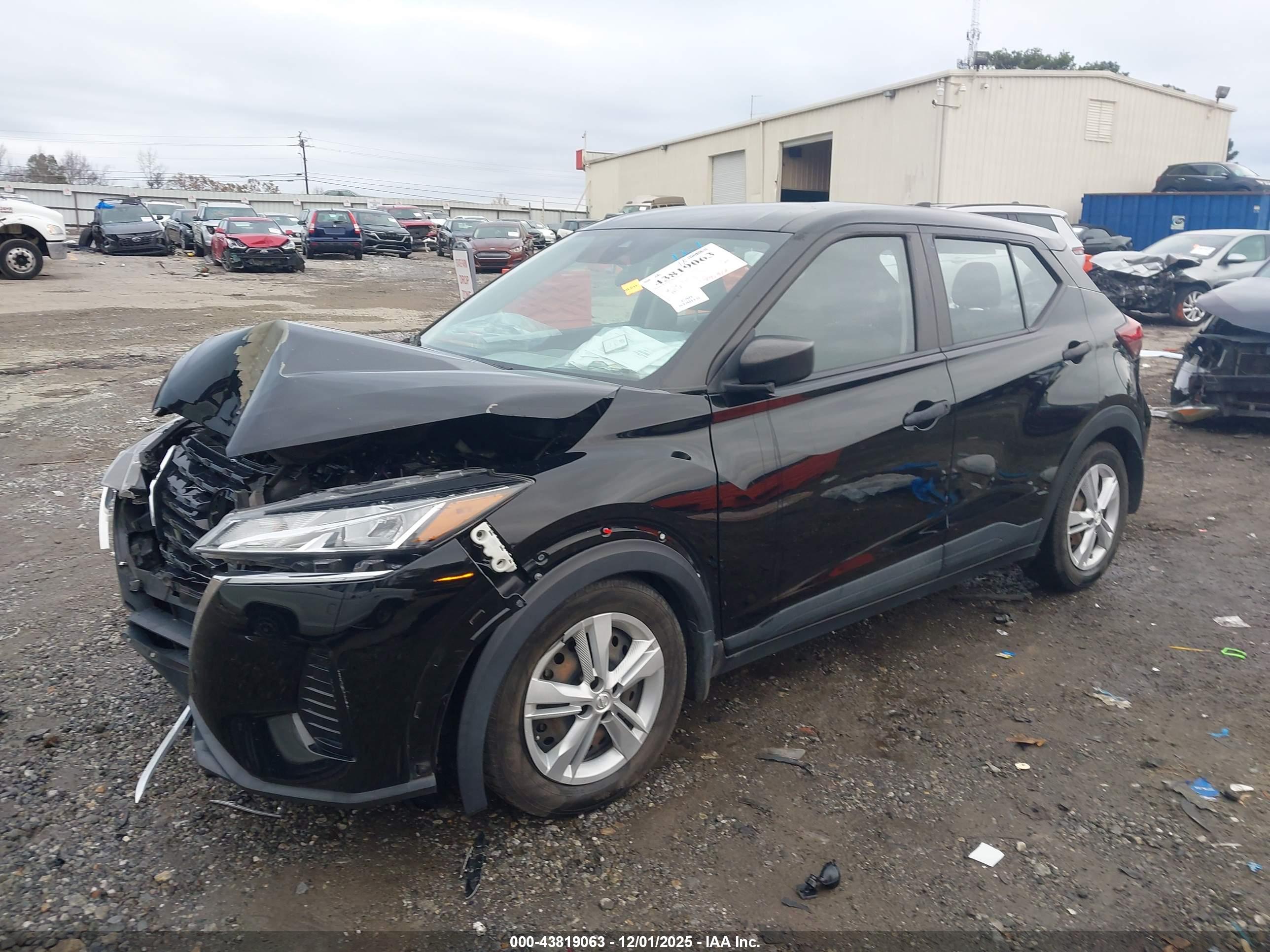 NISSAN KICKS image 2